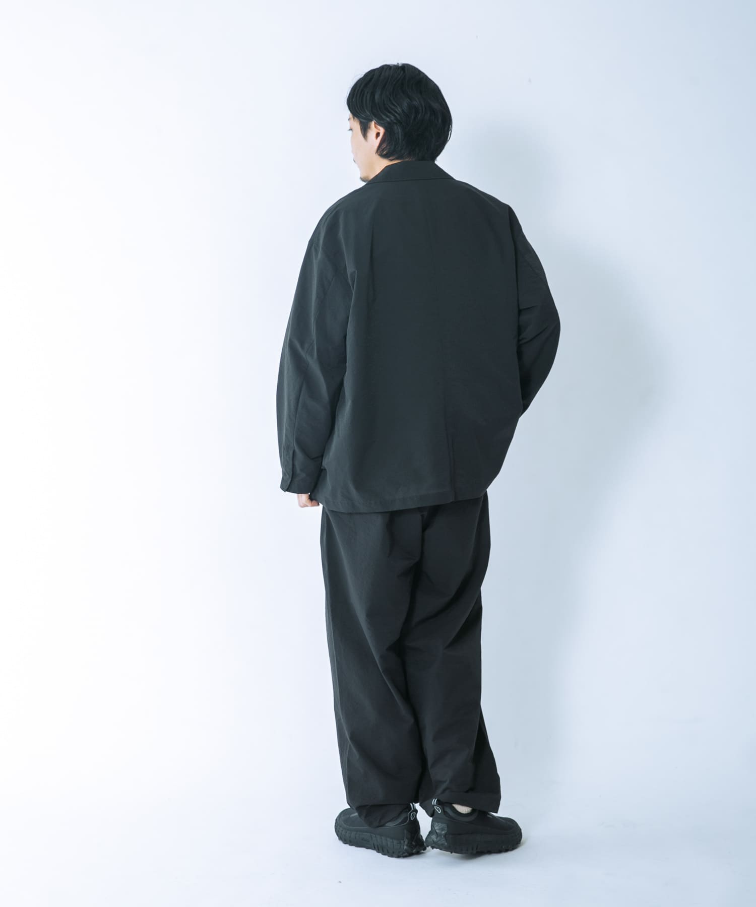 ブラック