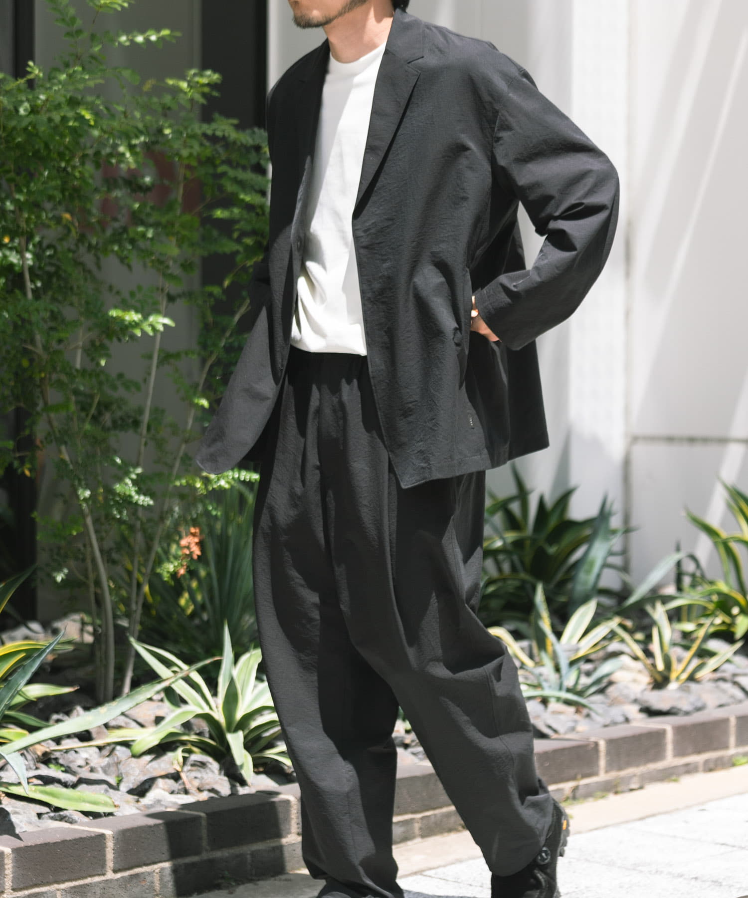 ブラック