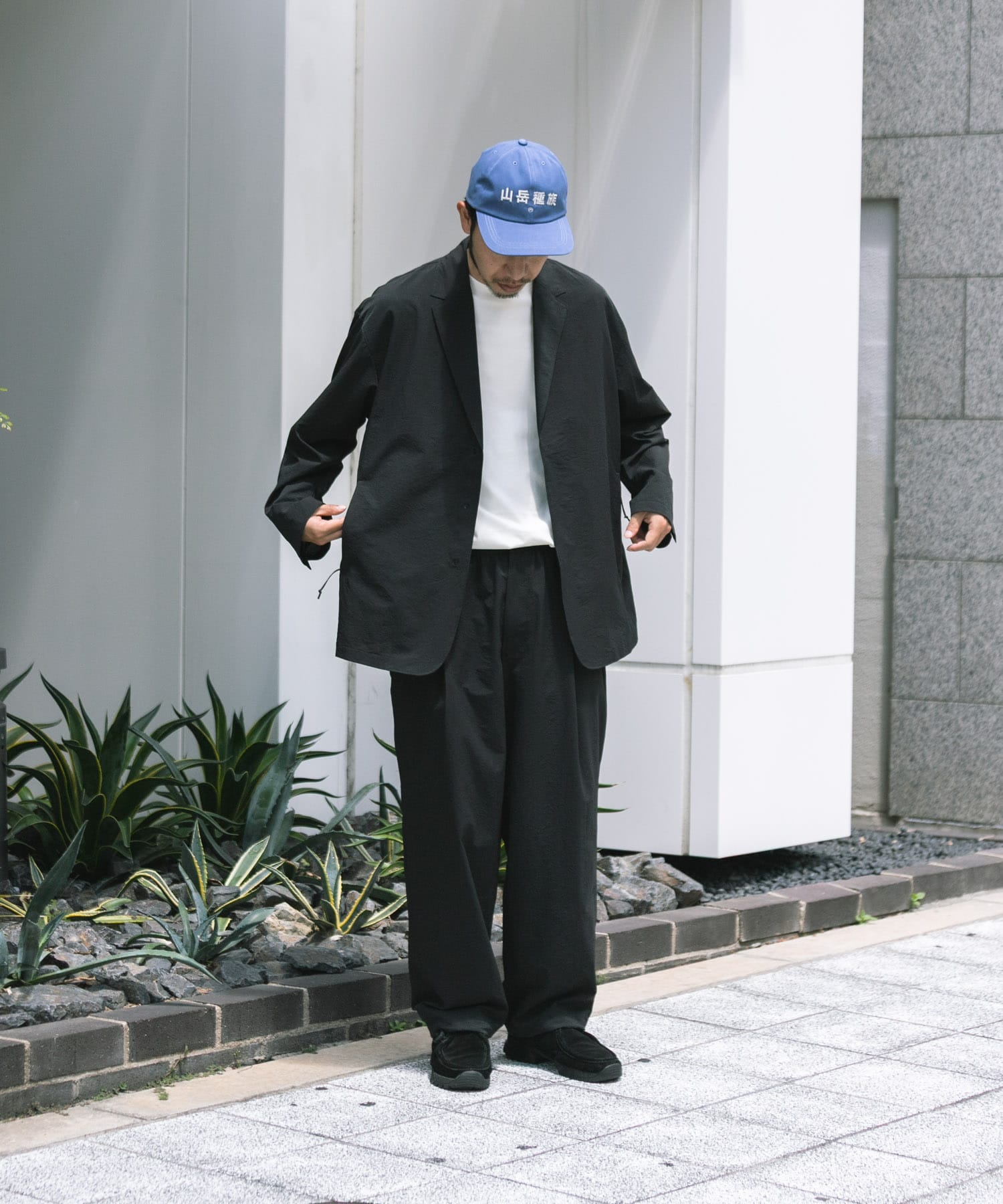 ブラック