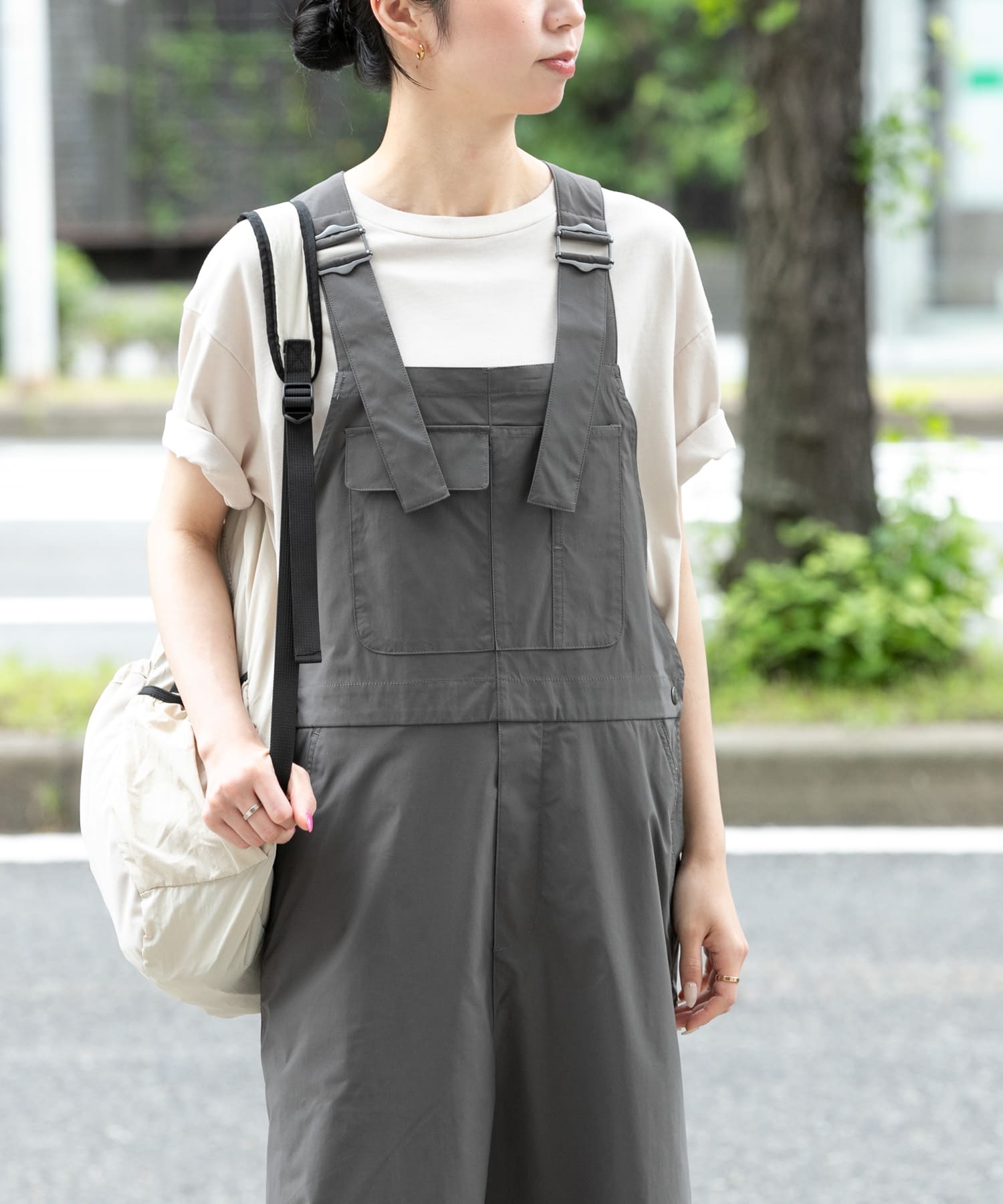 ベージュ