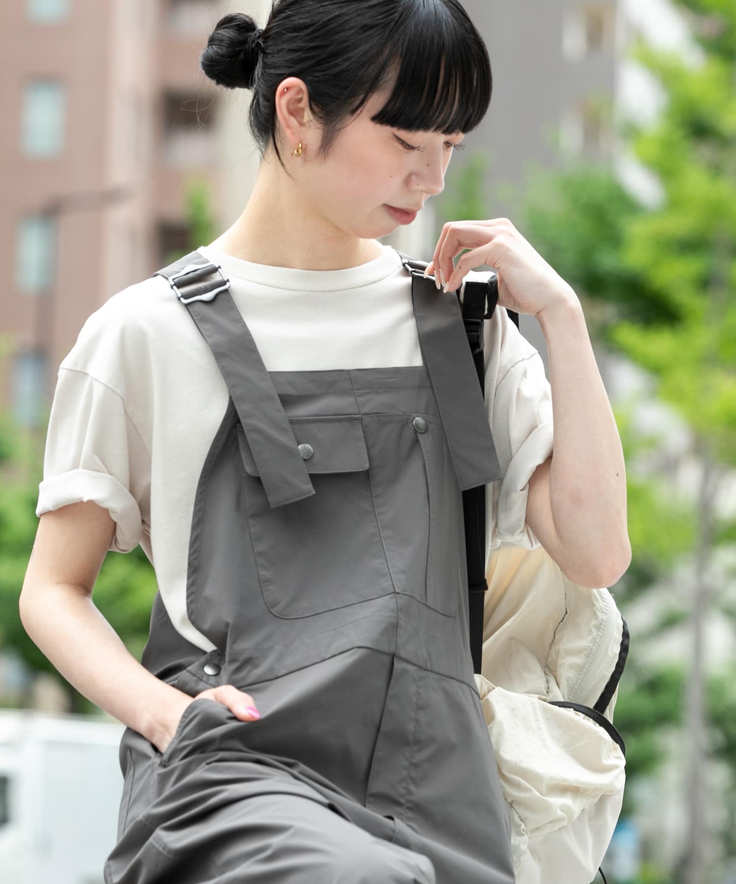ベージュ