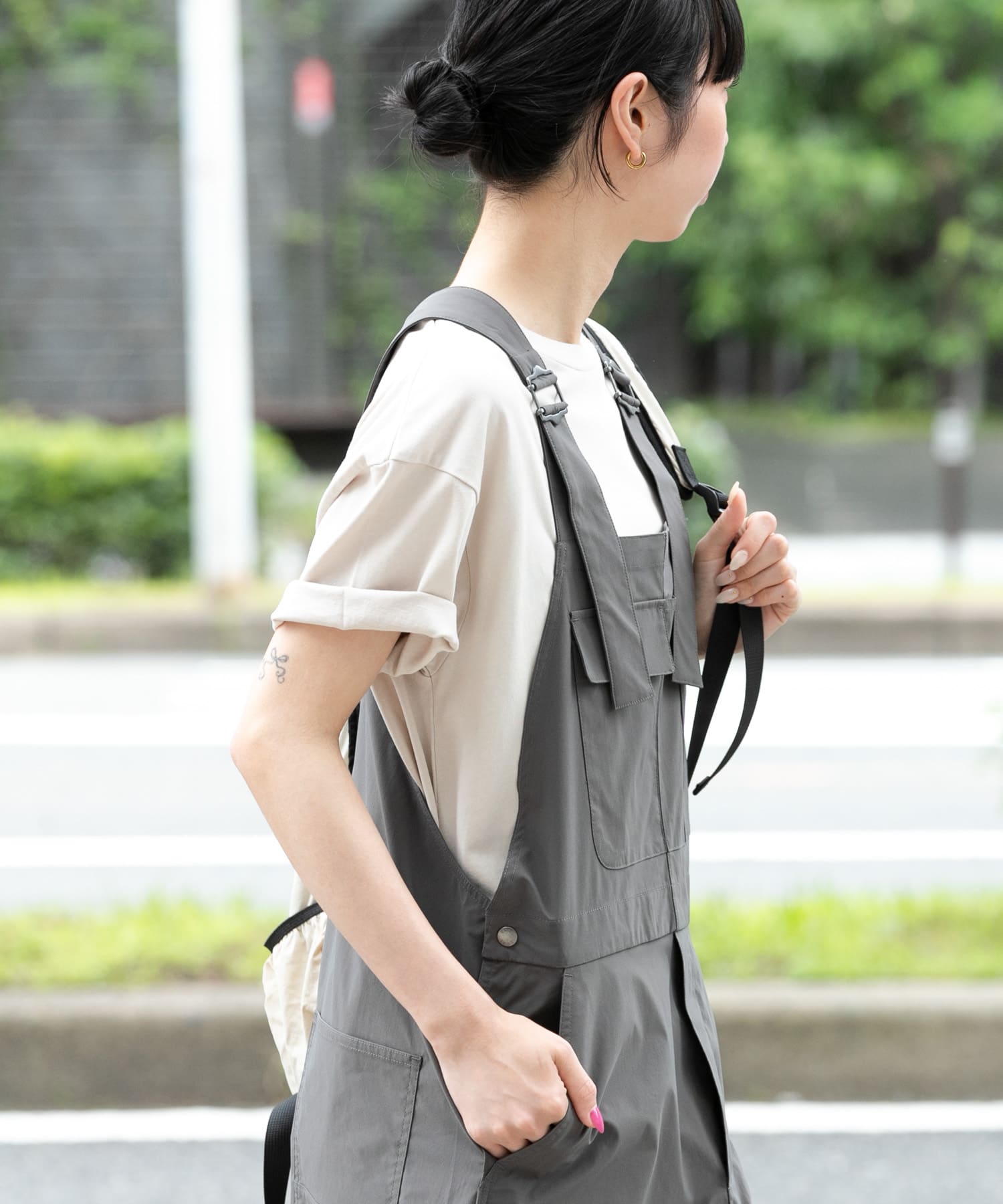 ベージュ