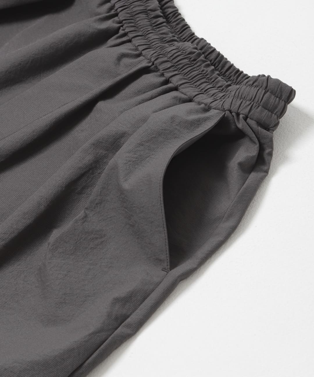 DOT AIR WIDE TROUSERS チャコール One