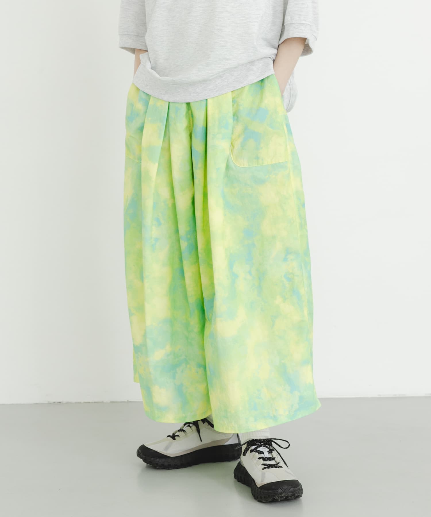 『UR TECH』ナイロンタッサーワイドパンツ