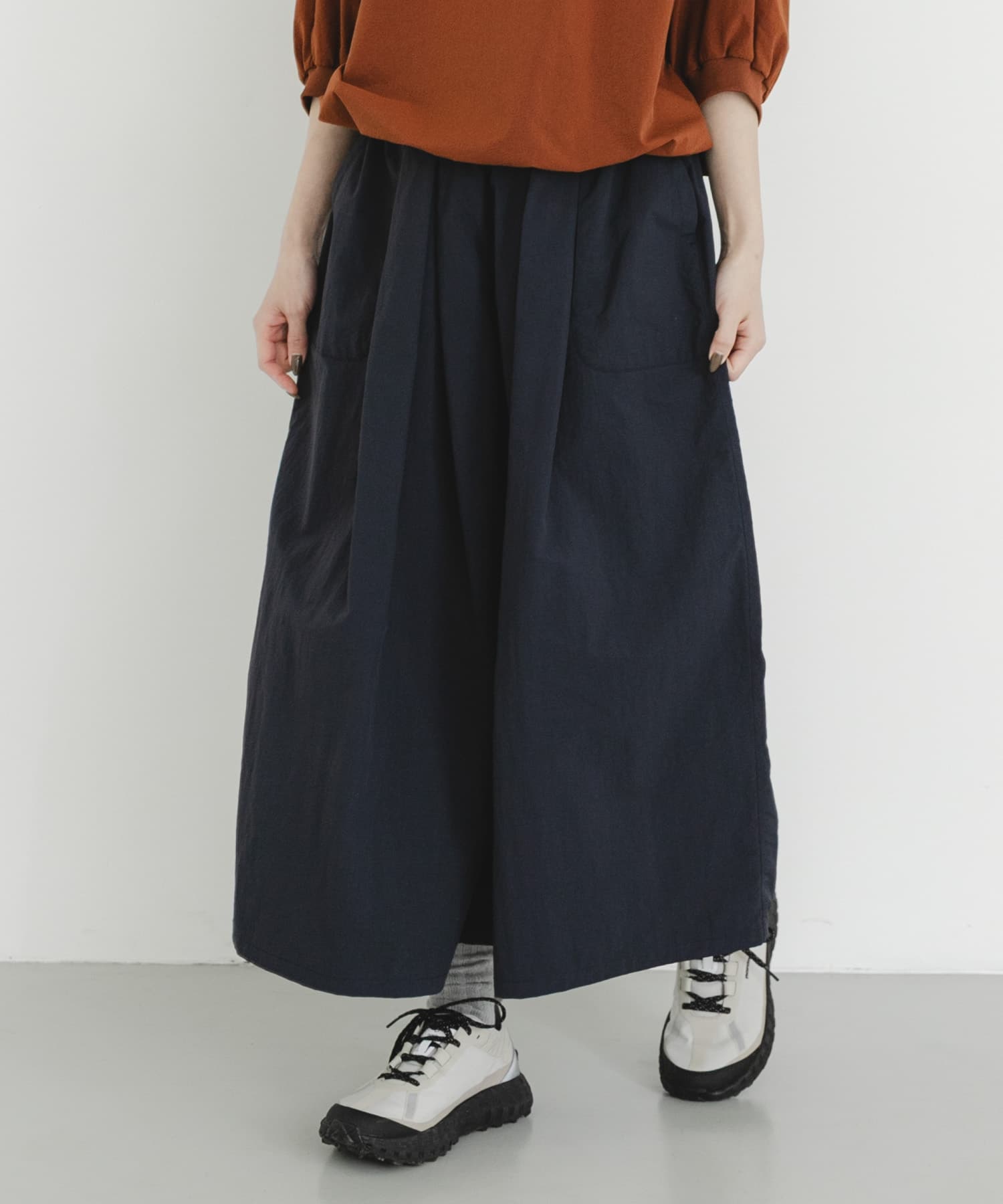 『UR TECH』ナイロンタッサーワイドパンツ