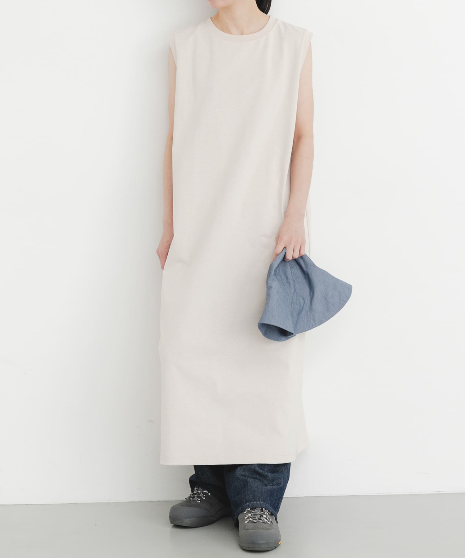 DRY OUT SLEEVLESS ONEPIECE