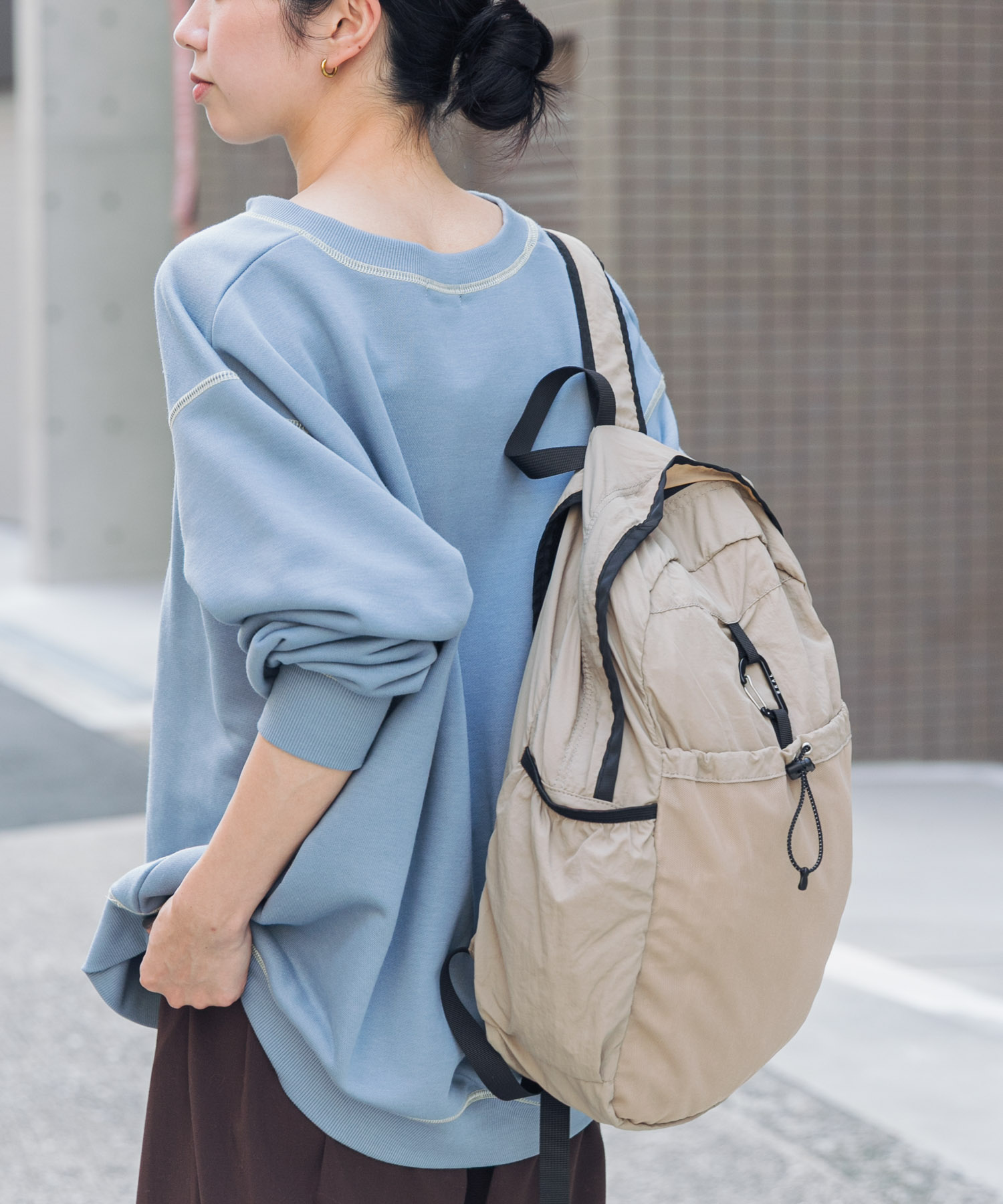 ベージュ