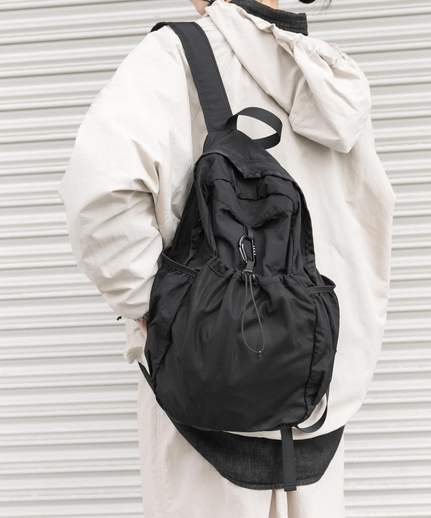 ブラック