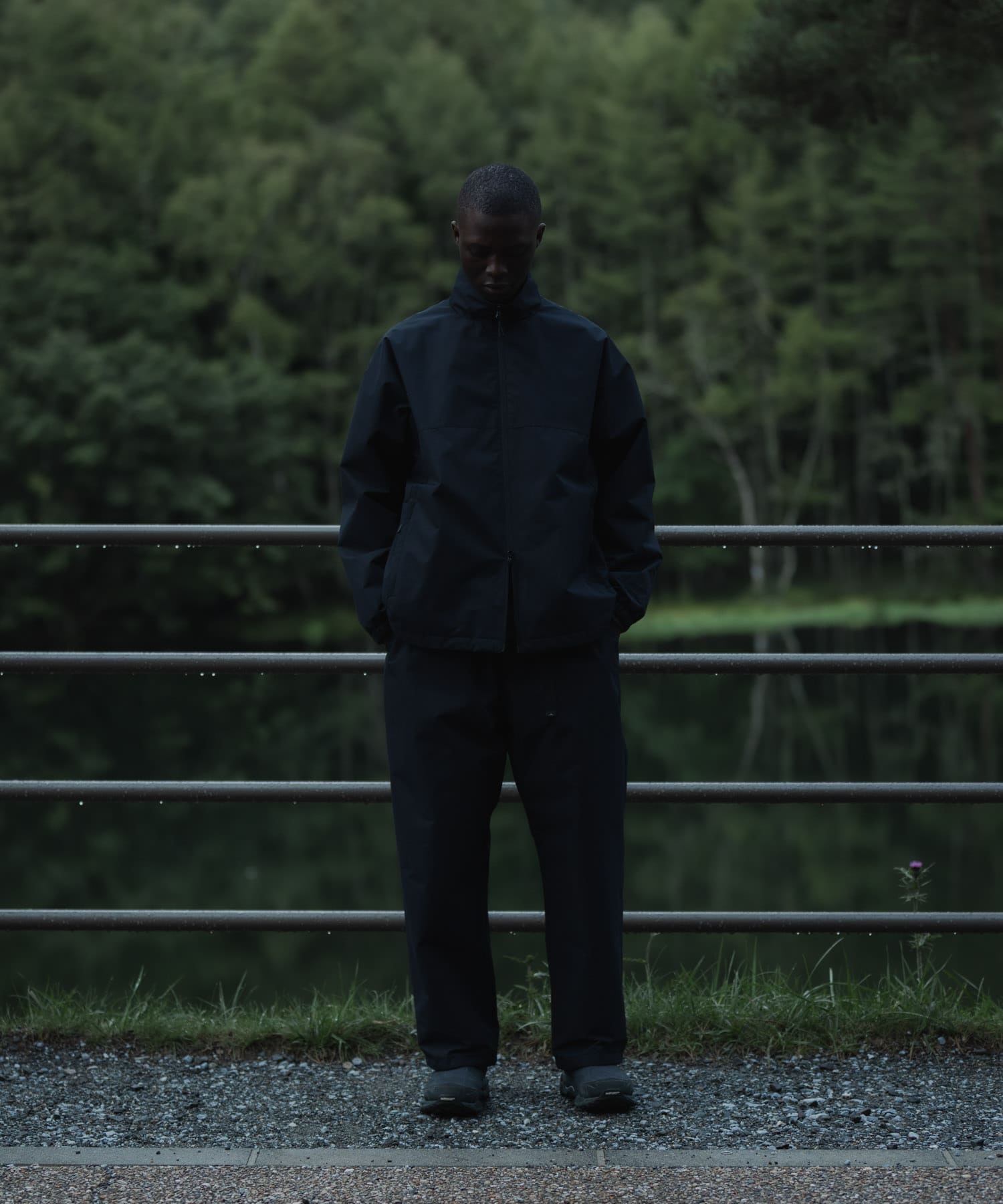 ブラック