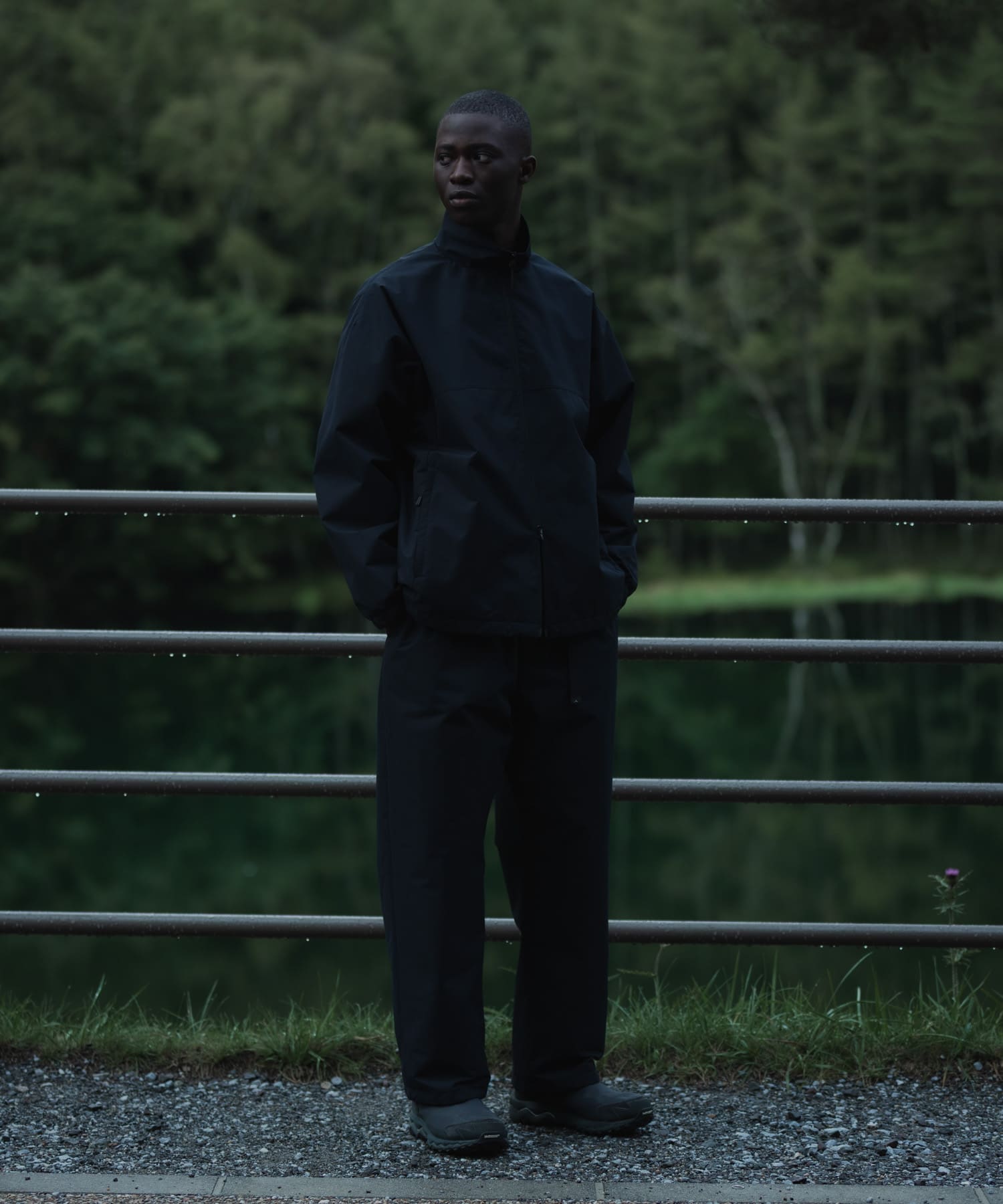 ブラック
