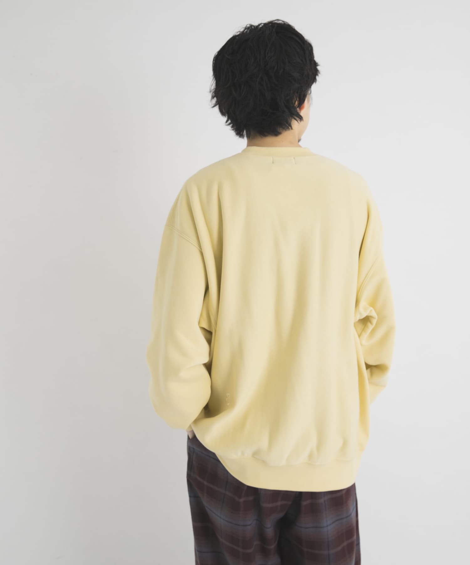 ペールイエロー