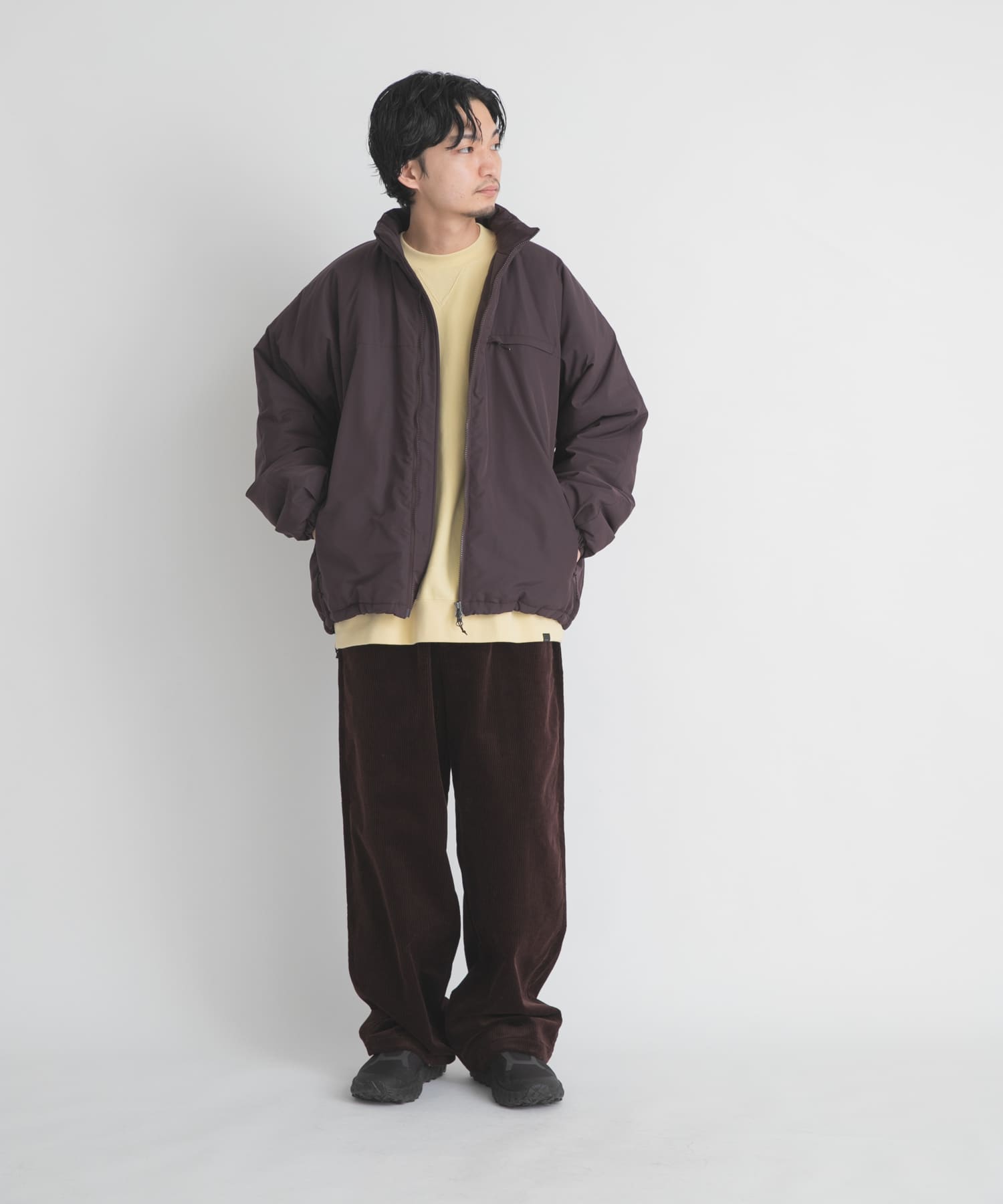 ペールイエロー