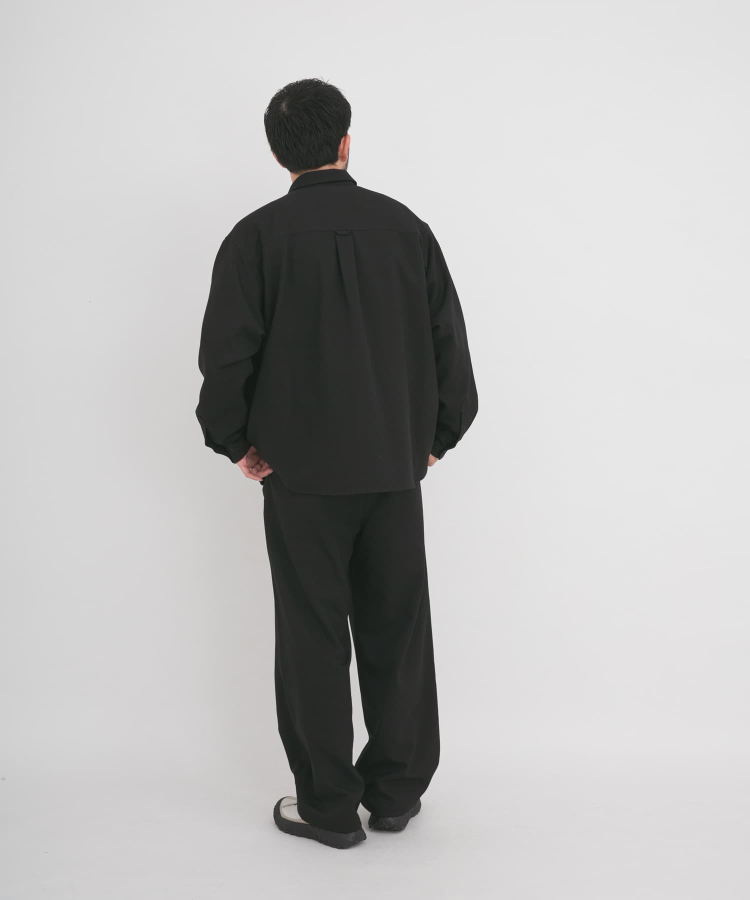ブラック