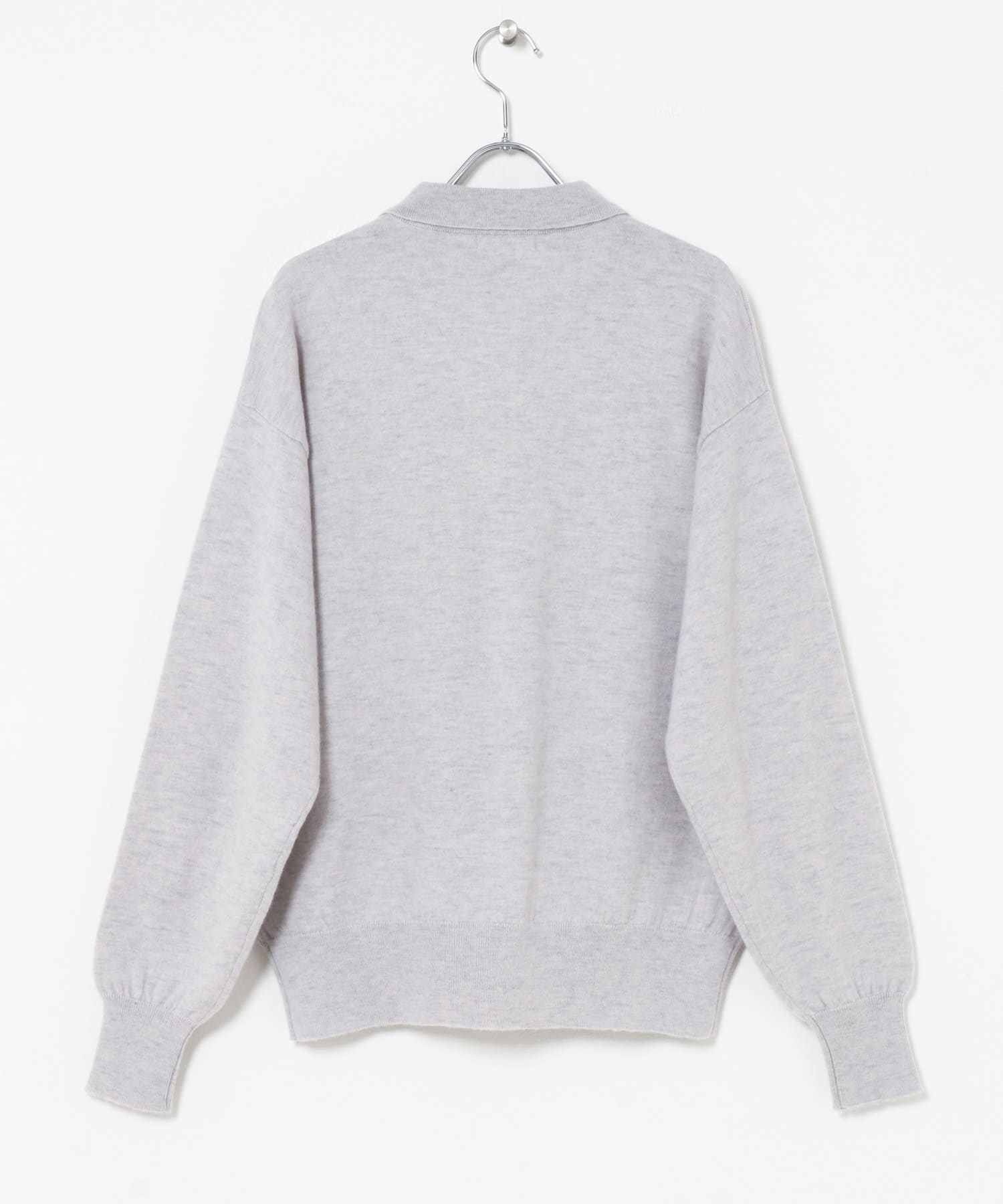 グレー