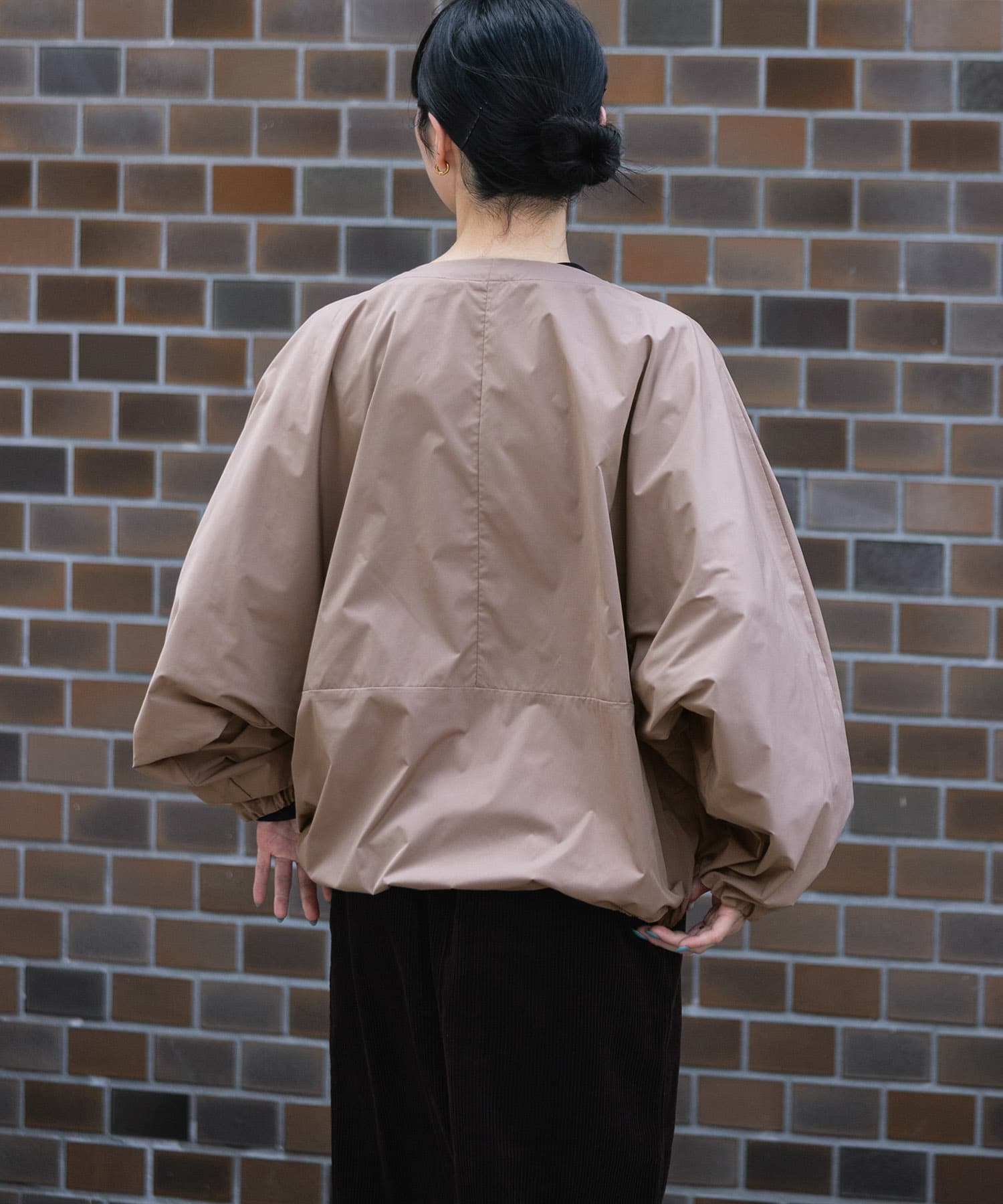 ベージュ