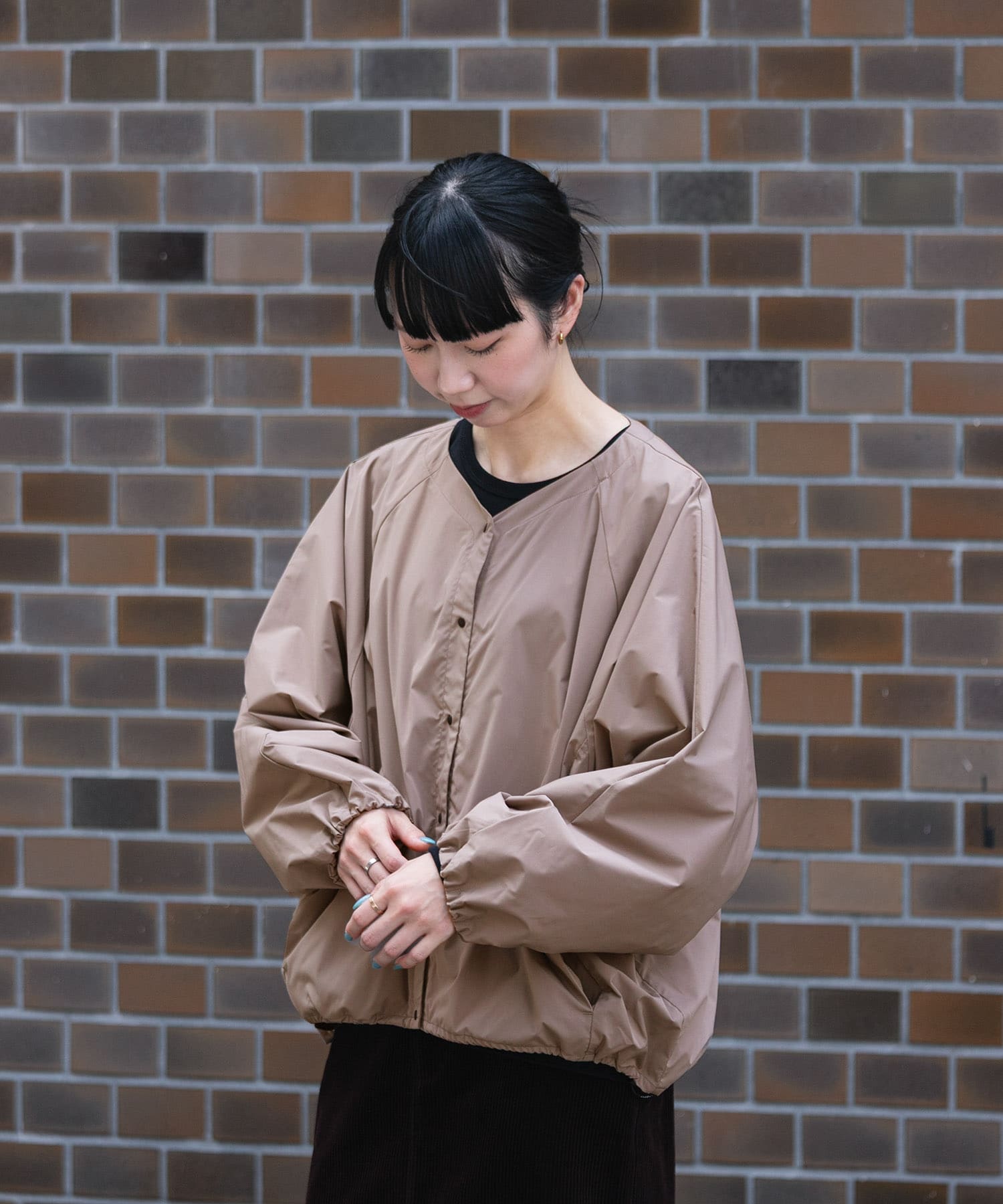ベージュ