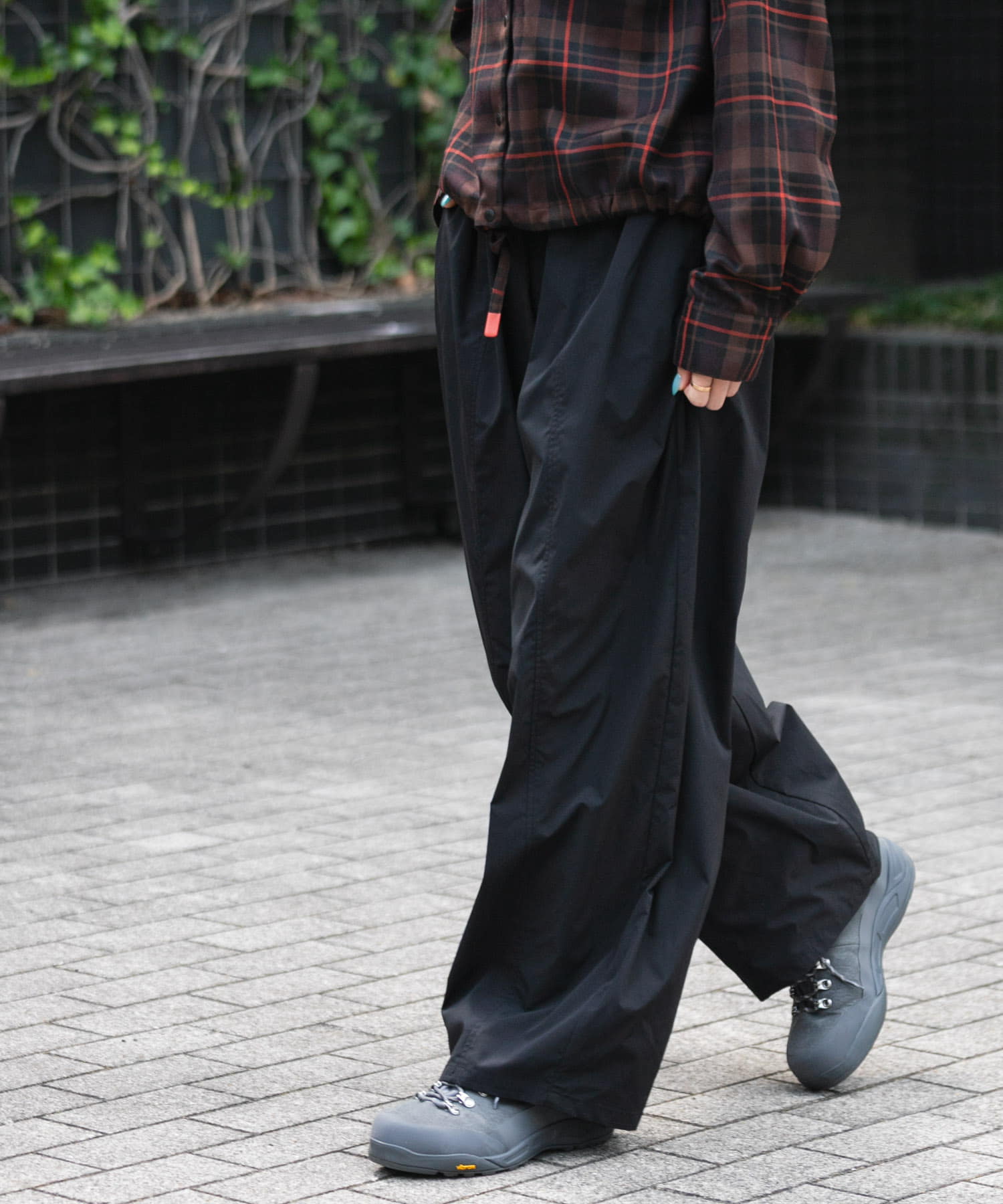 ブラック