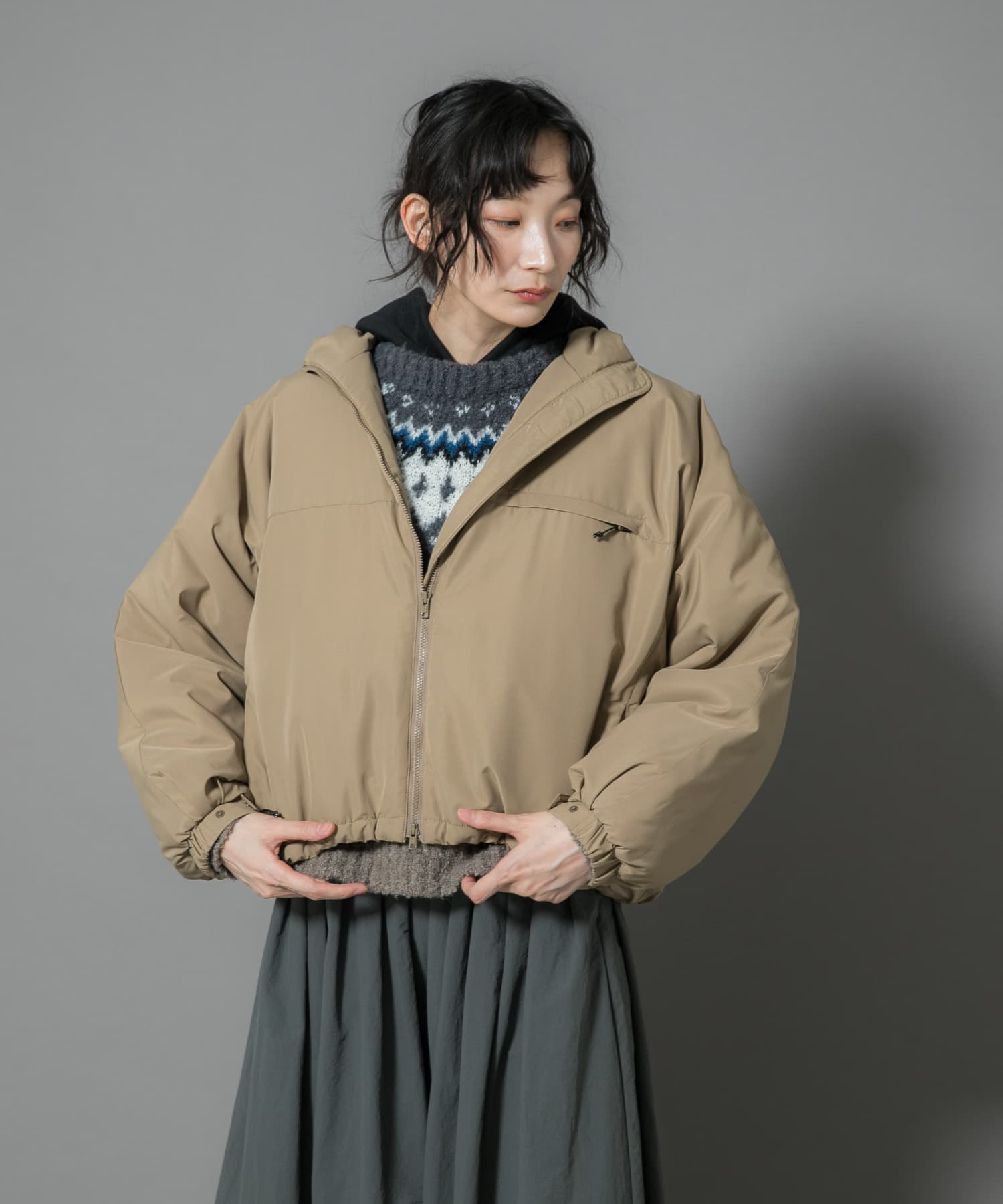 ベージュ