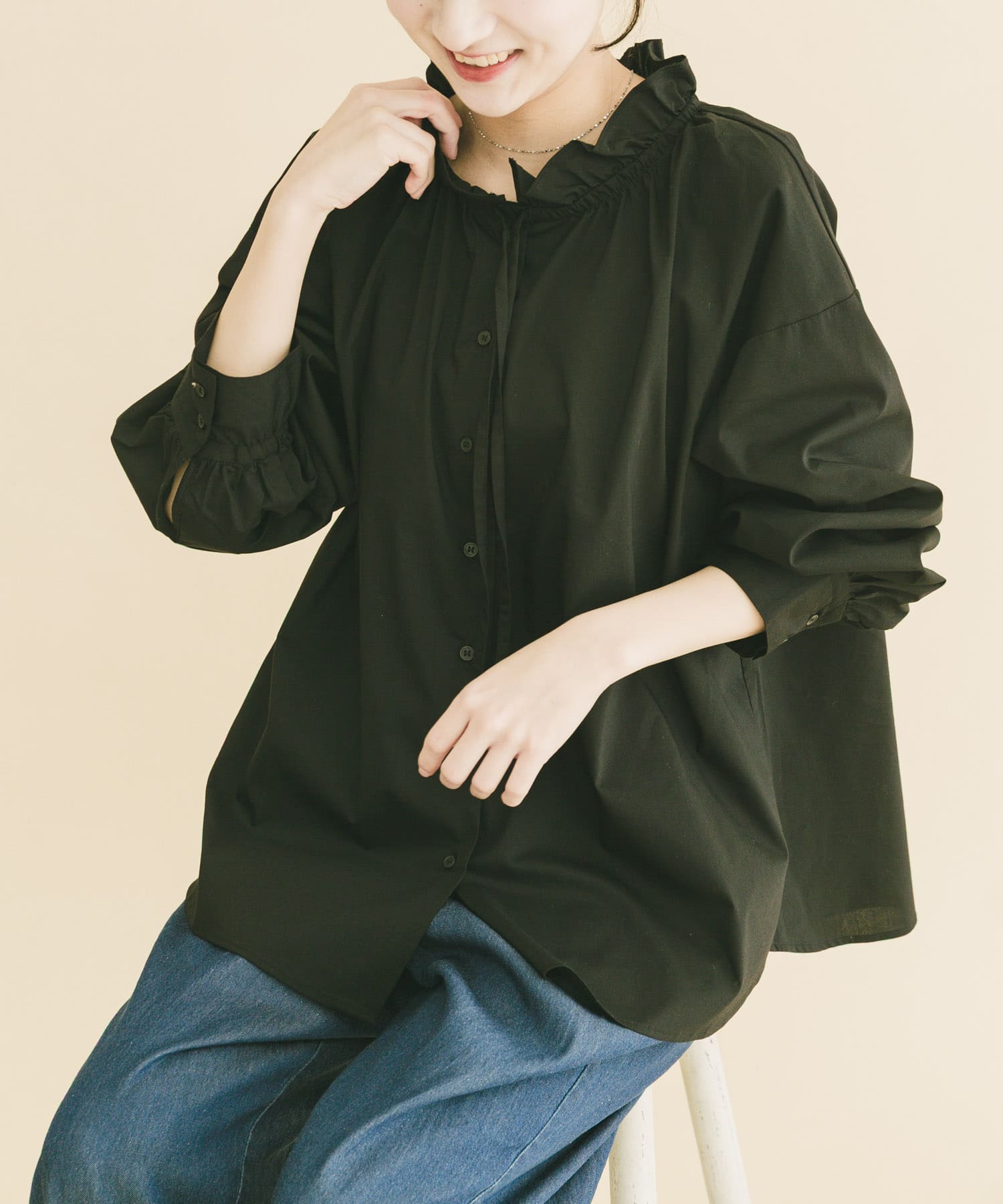 ネックフリルブラウス