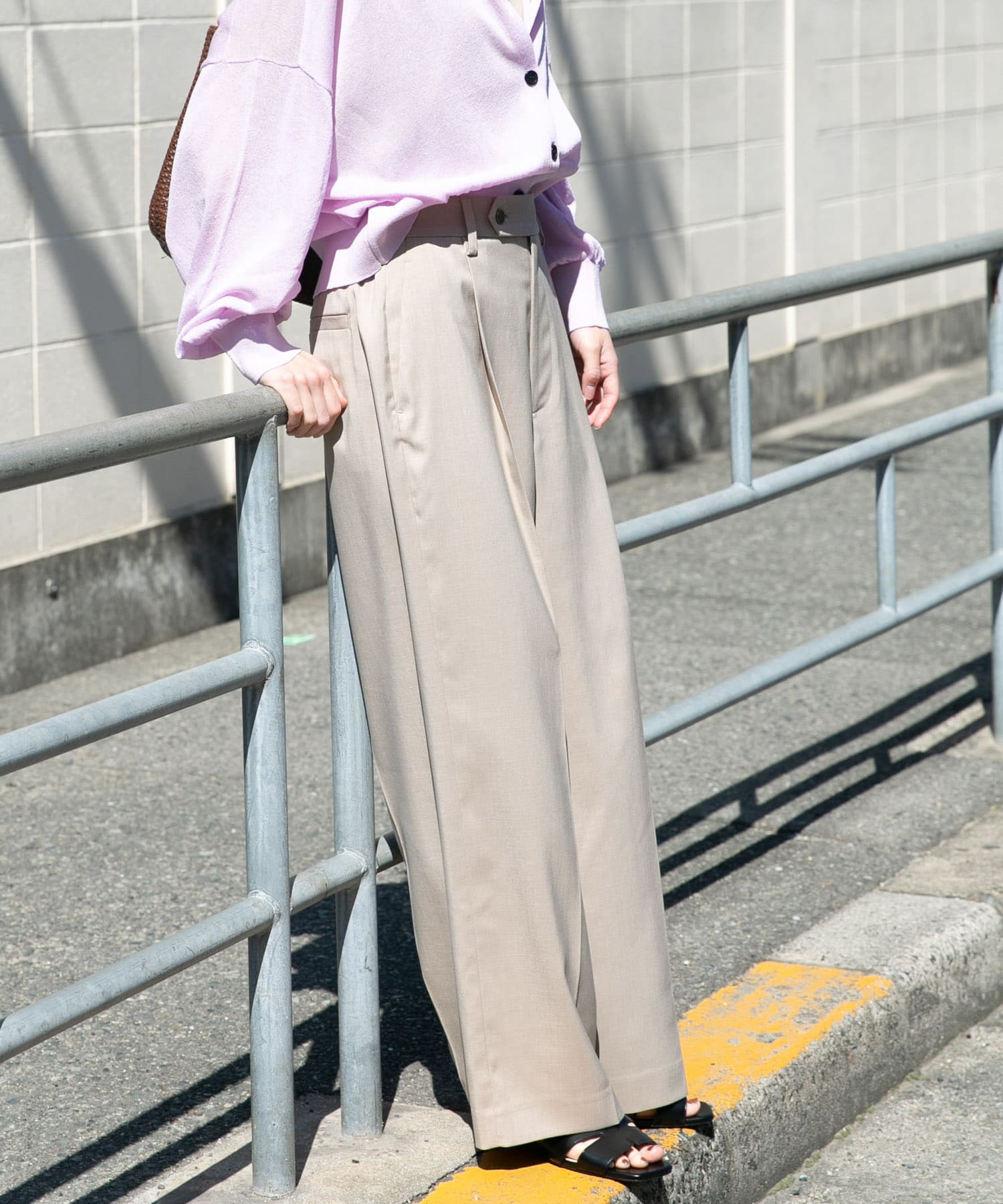 ワンタックワイドパンツ