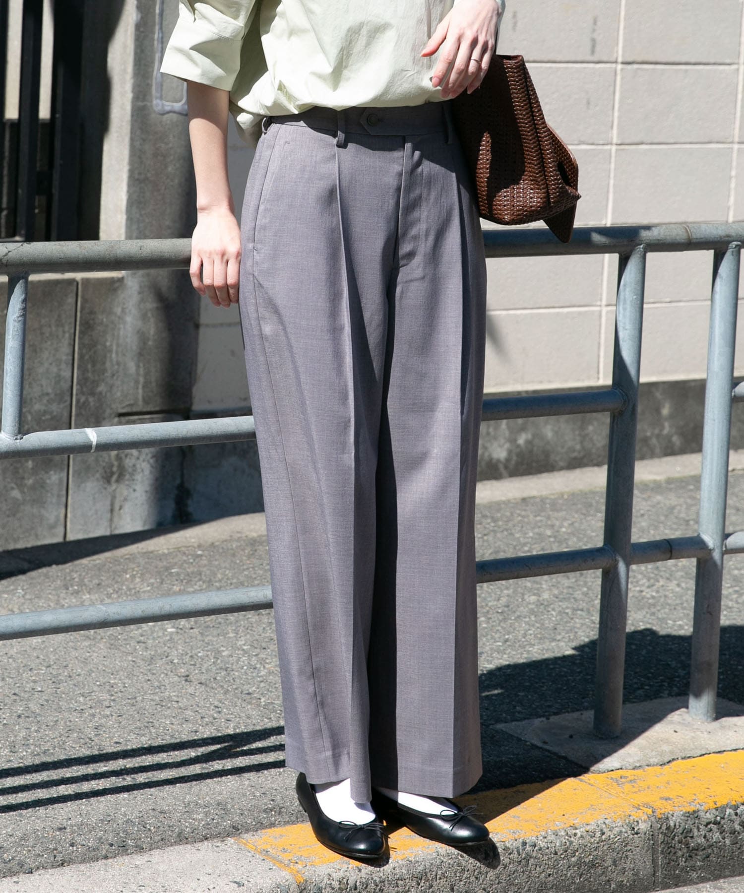 ワンタックワイドパンツ