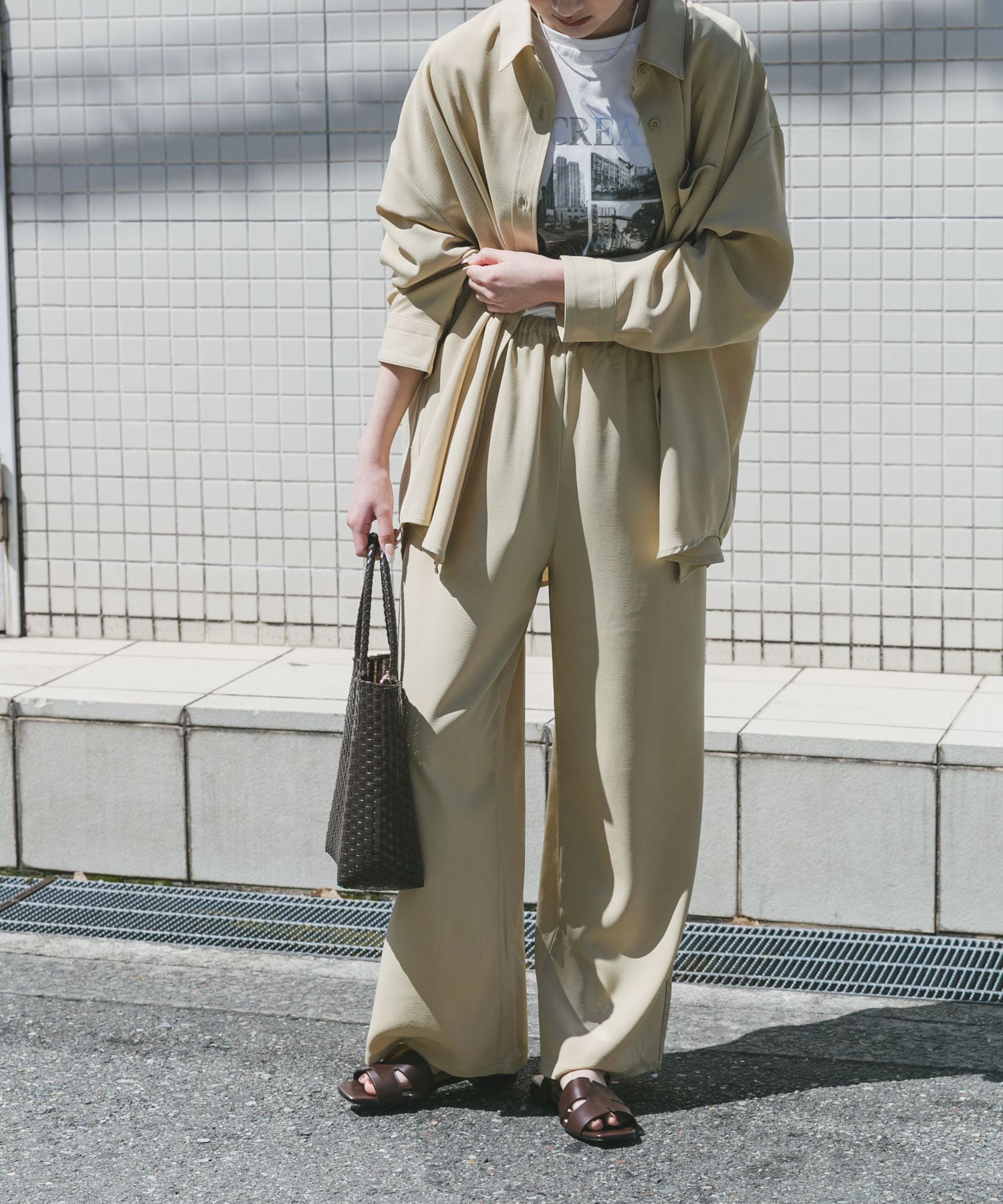 長袖シャツ×イージーパンツ
