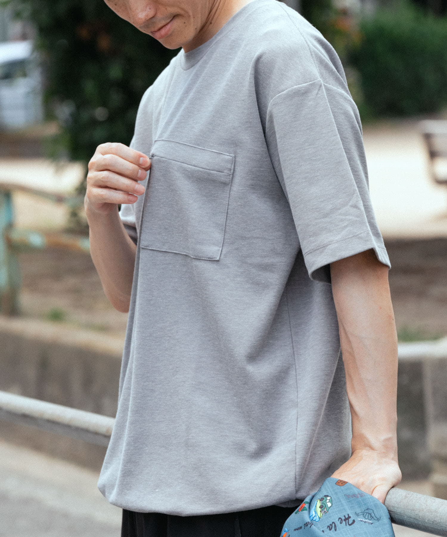 GRAY