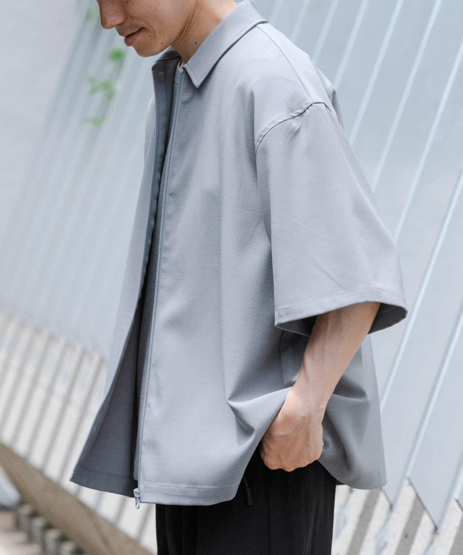 GRAY
