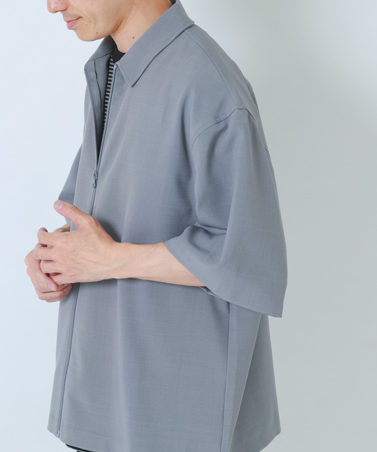 GRAY