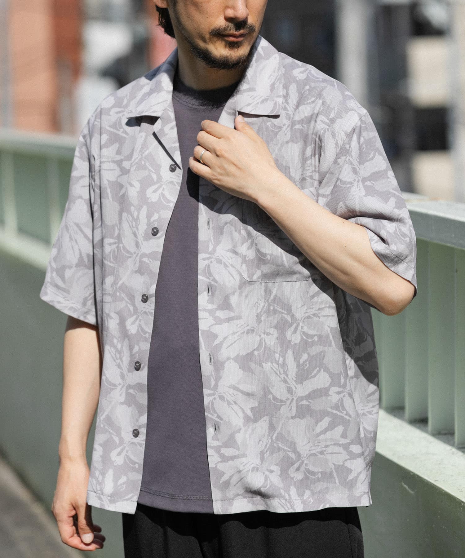 GRAY