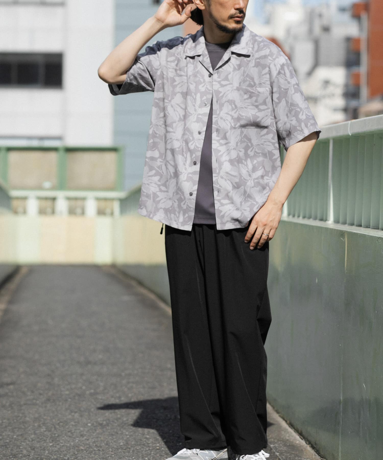 GRAY