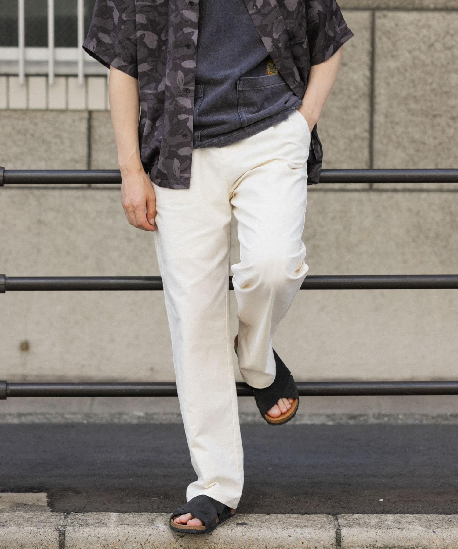 OFF WHITE
