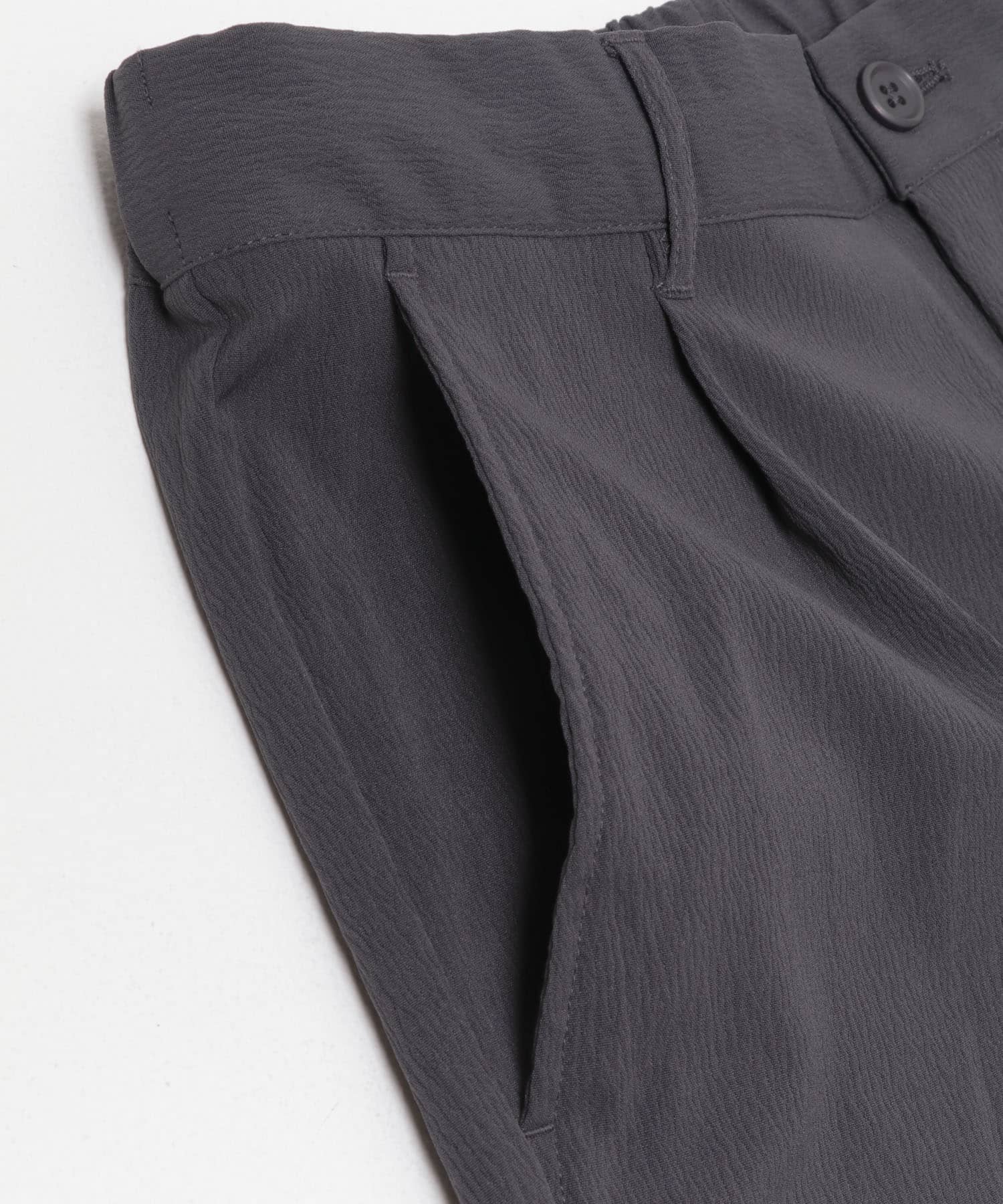 ヨウリュウ1-tuckテーパードパンツ D.GRAY M