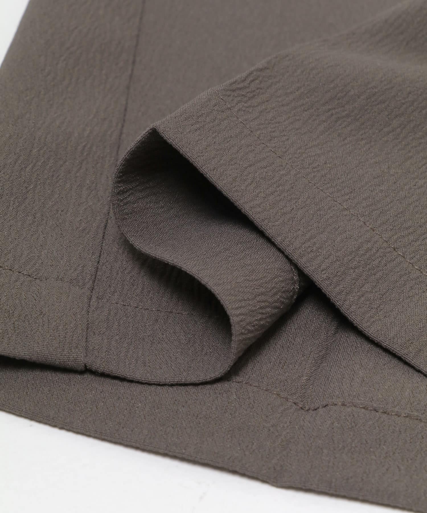 ヨウリュウ1-tuckテーパードパンツ OLV M