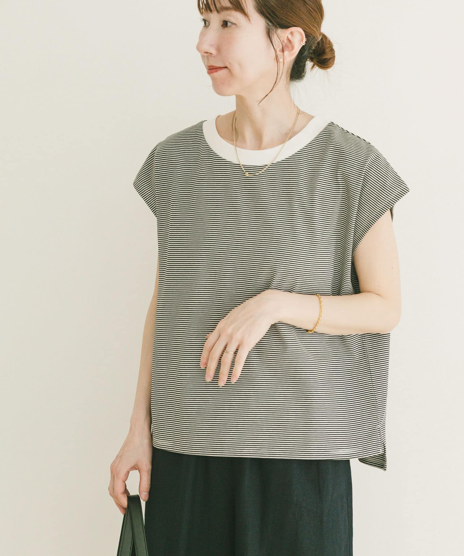 クルーネックノースリTシャツ