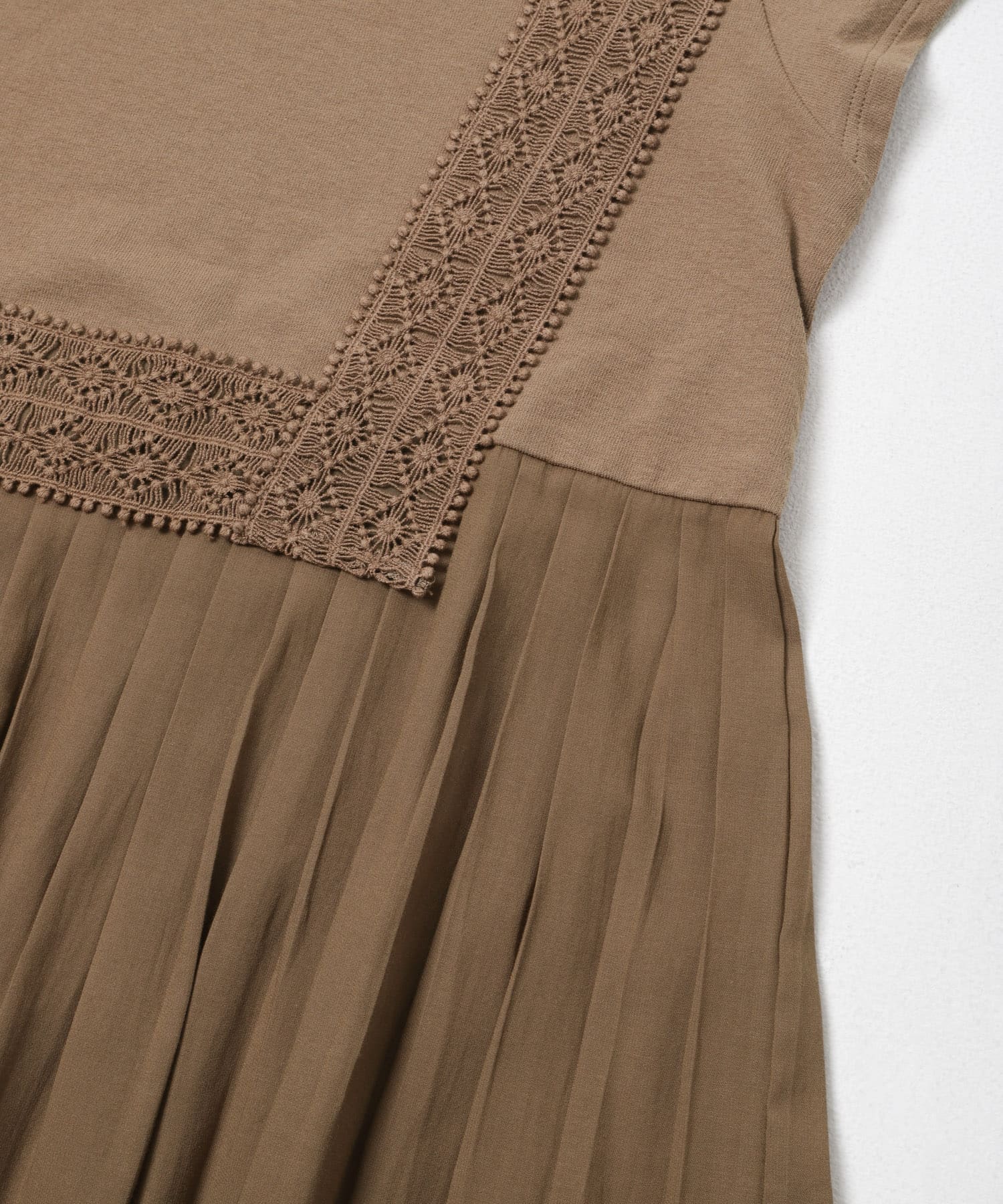 レーストリムプルオーバー BRN Free