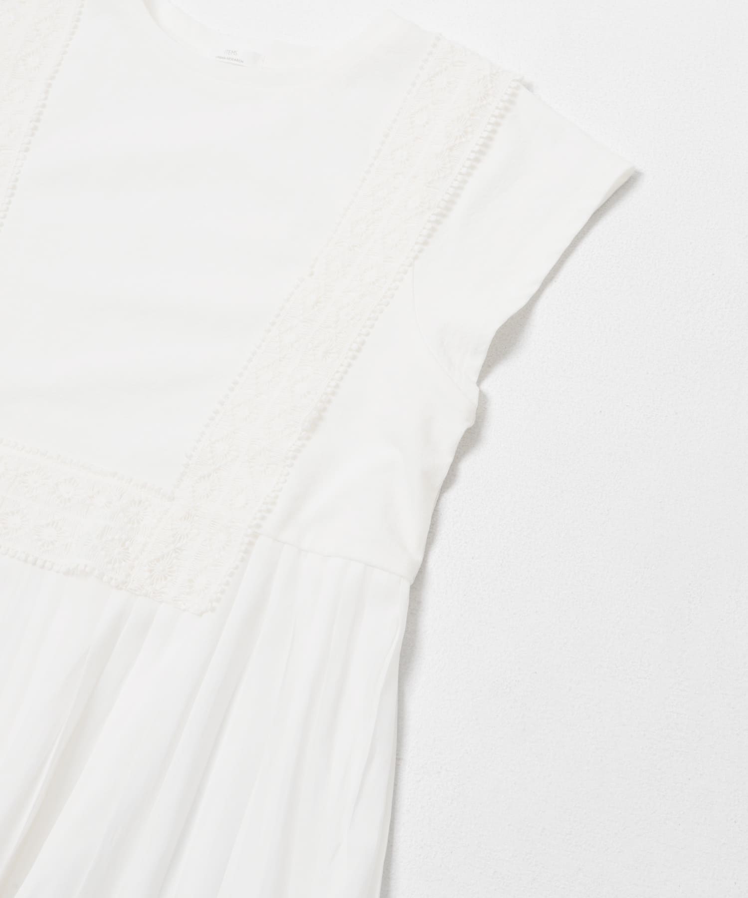 レーストリムプルオーバー WHT Free