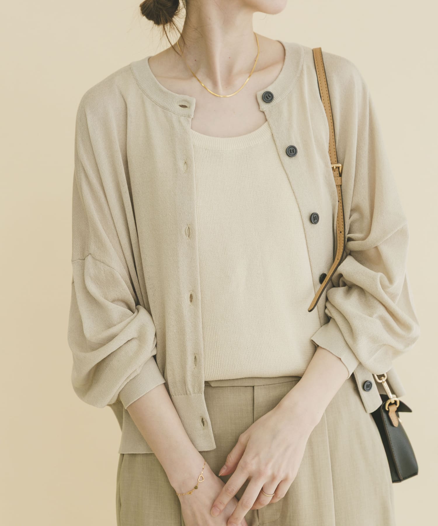 エアリークルーネックカーディガン