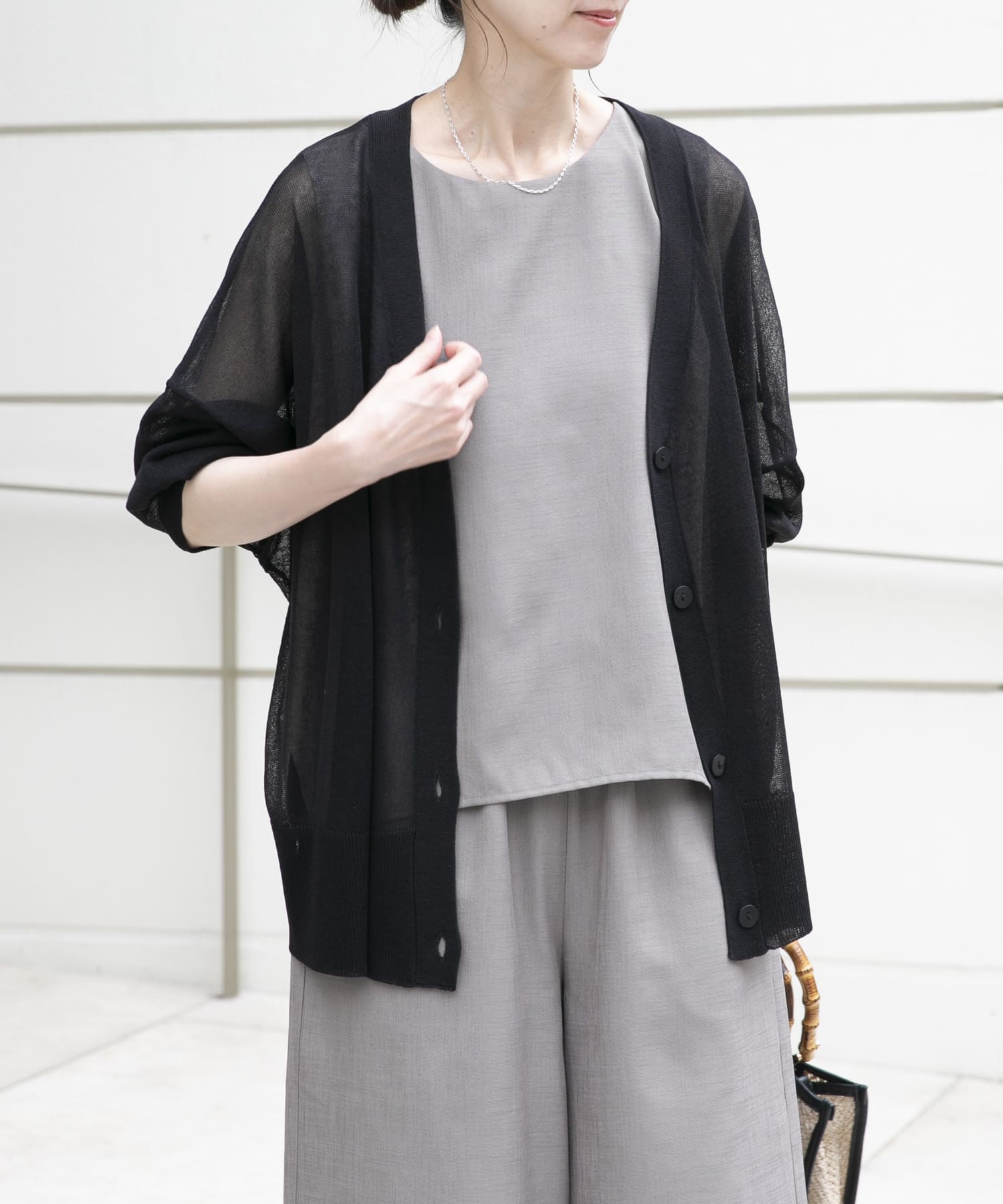 シアーVネックニットカーデ