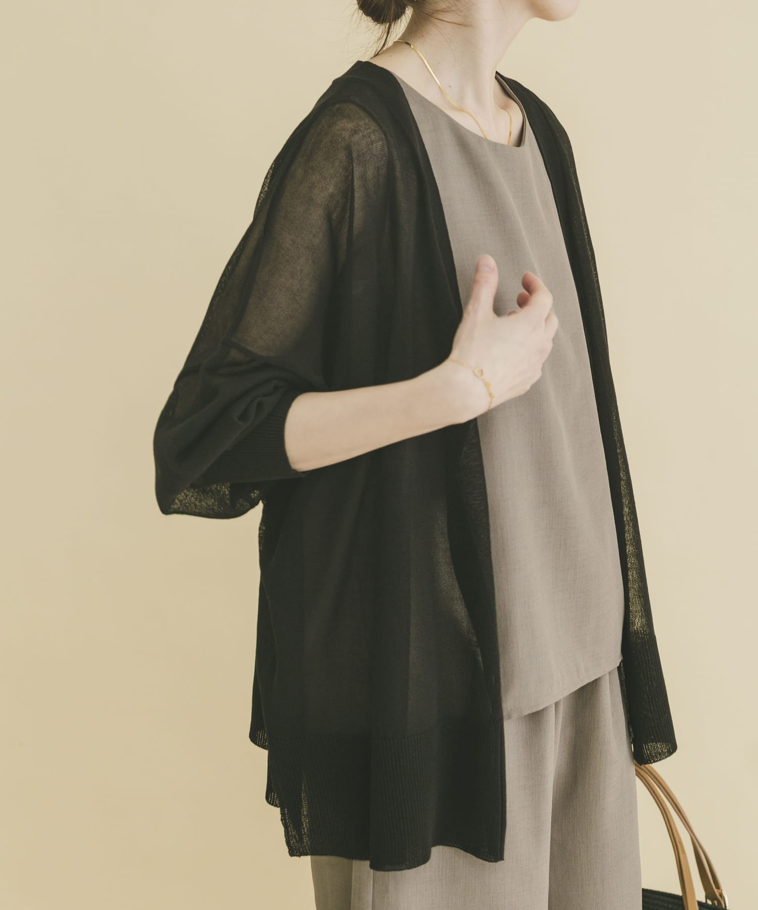 シアーVネックニットカーデ