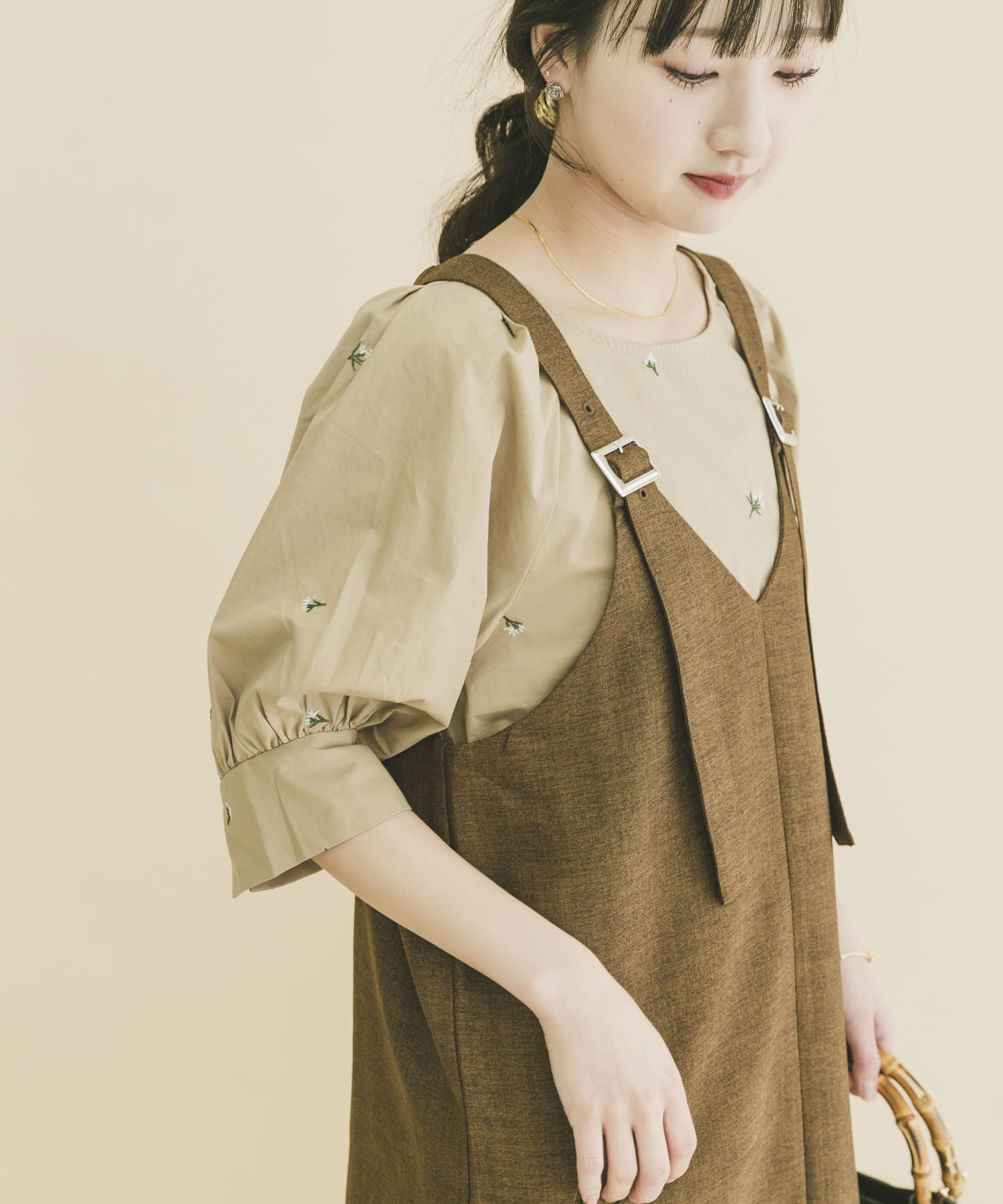 タックスリーブ刺シュウブラウス