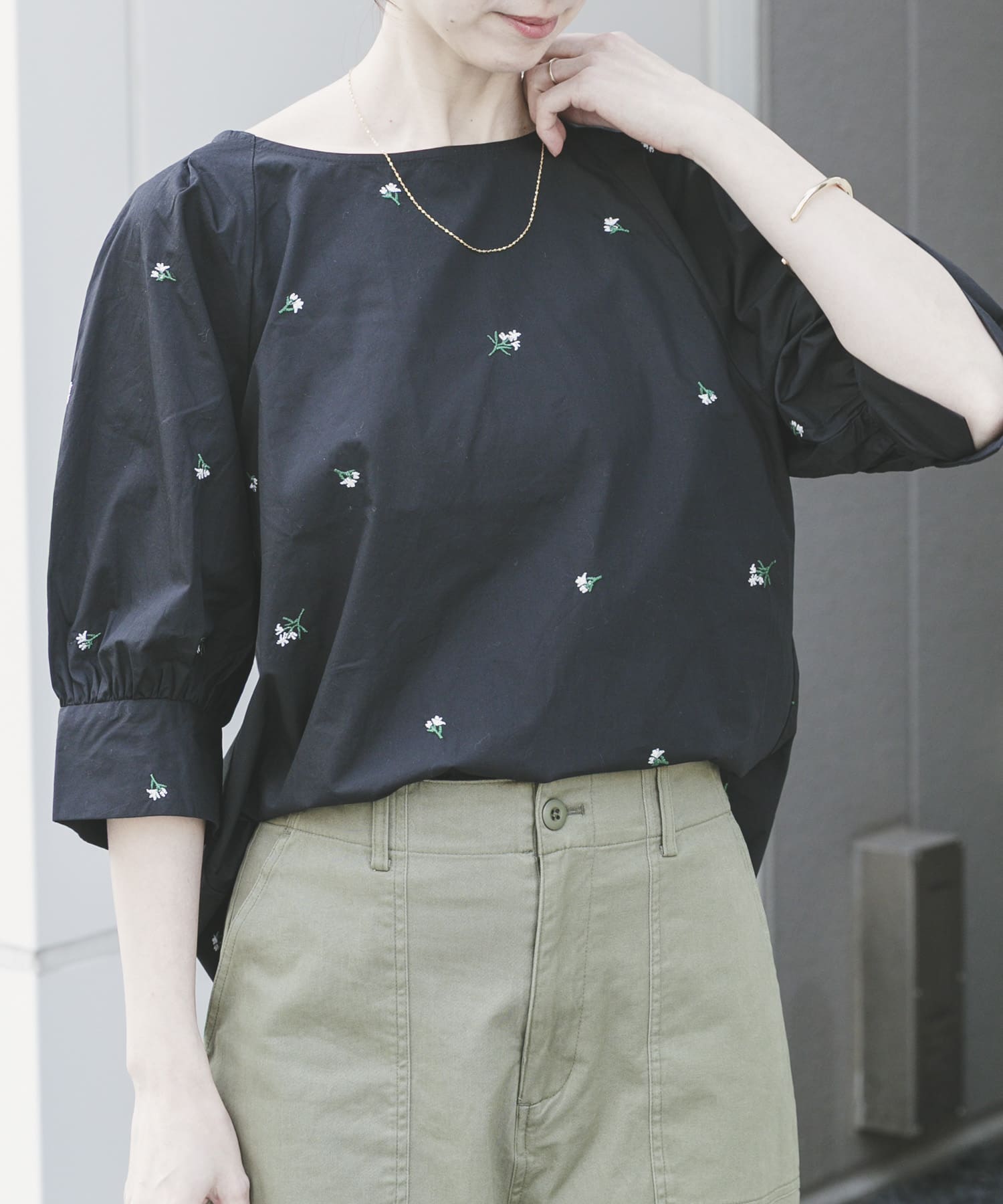 タックスリーブ刺シュウブラウス