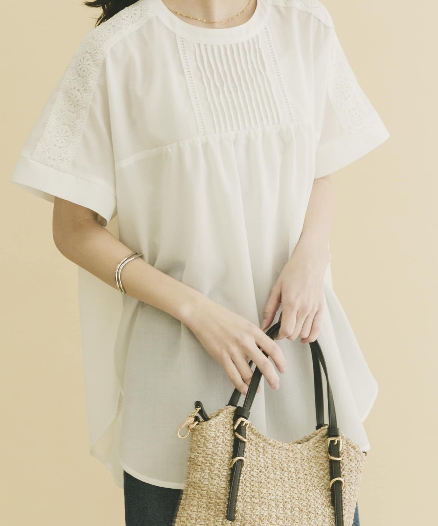 ピンタックレースブラウス