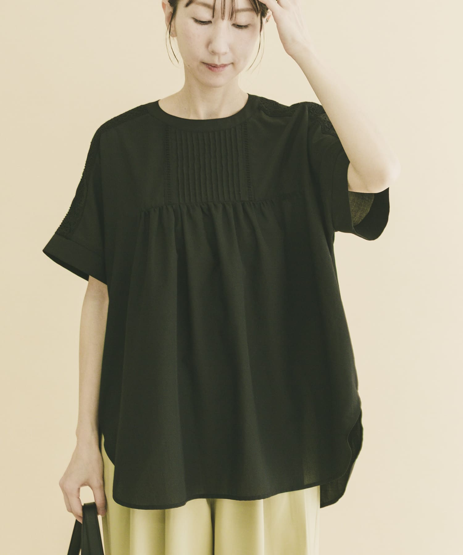 ピンタックレースブラウス