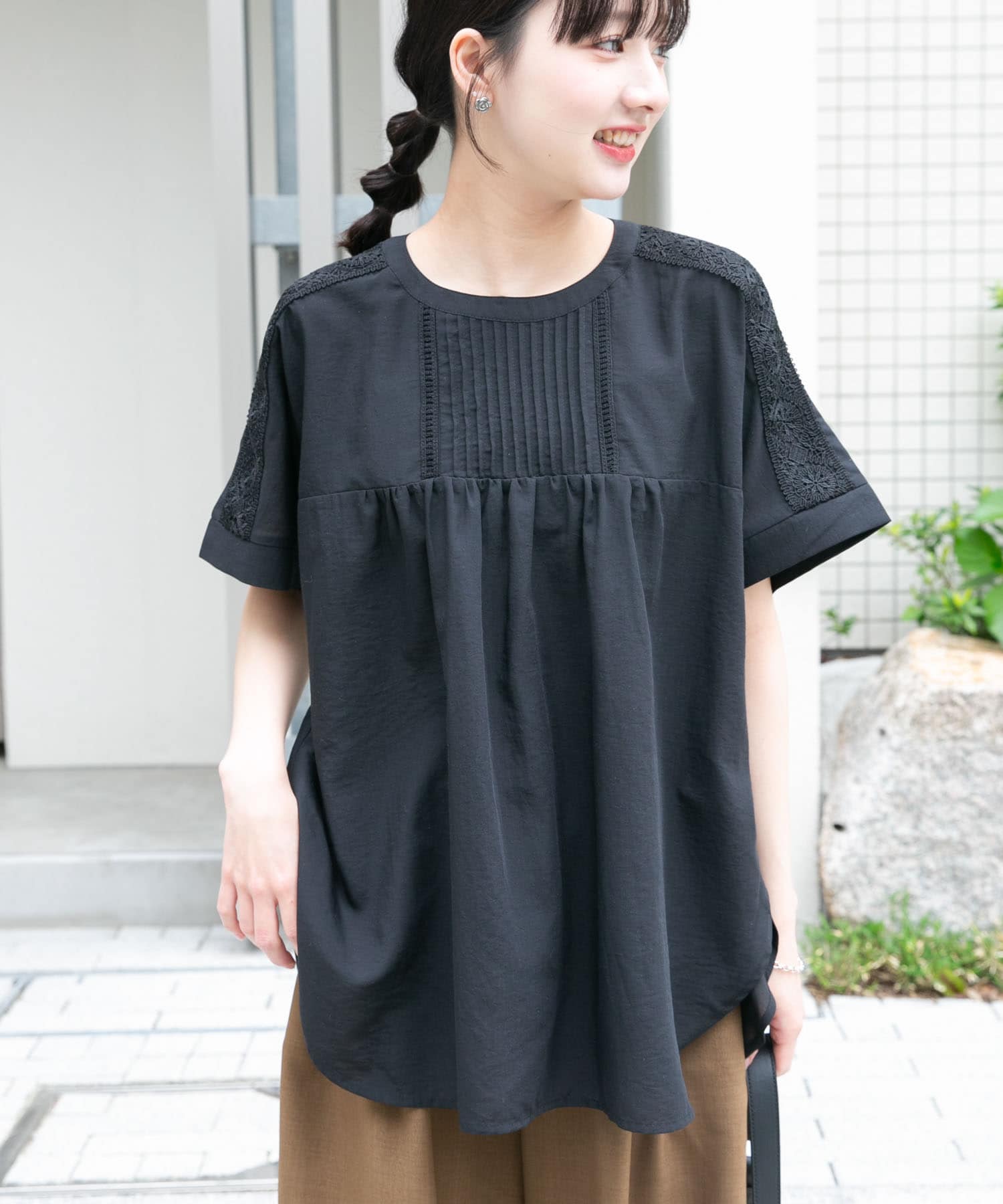 ピンタックレースブラウス