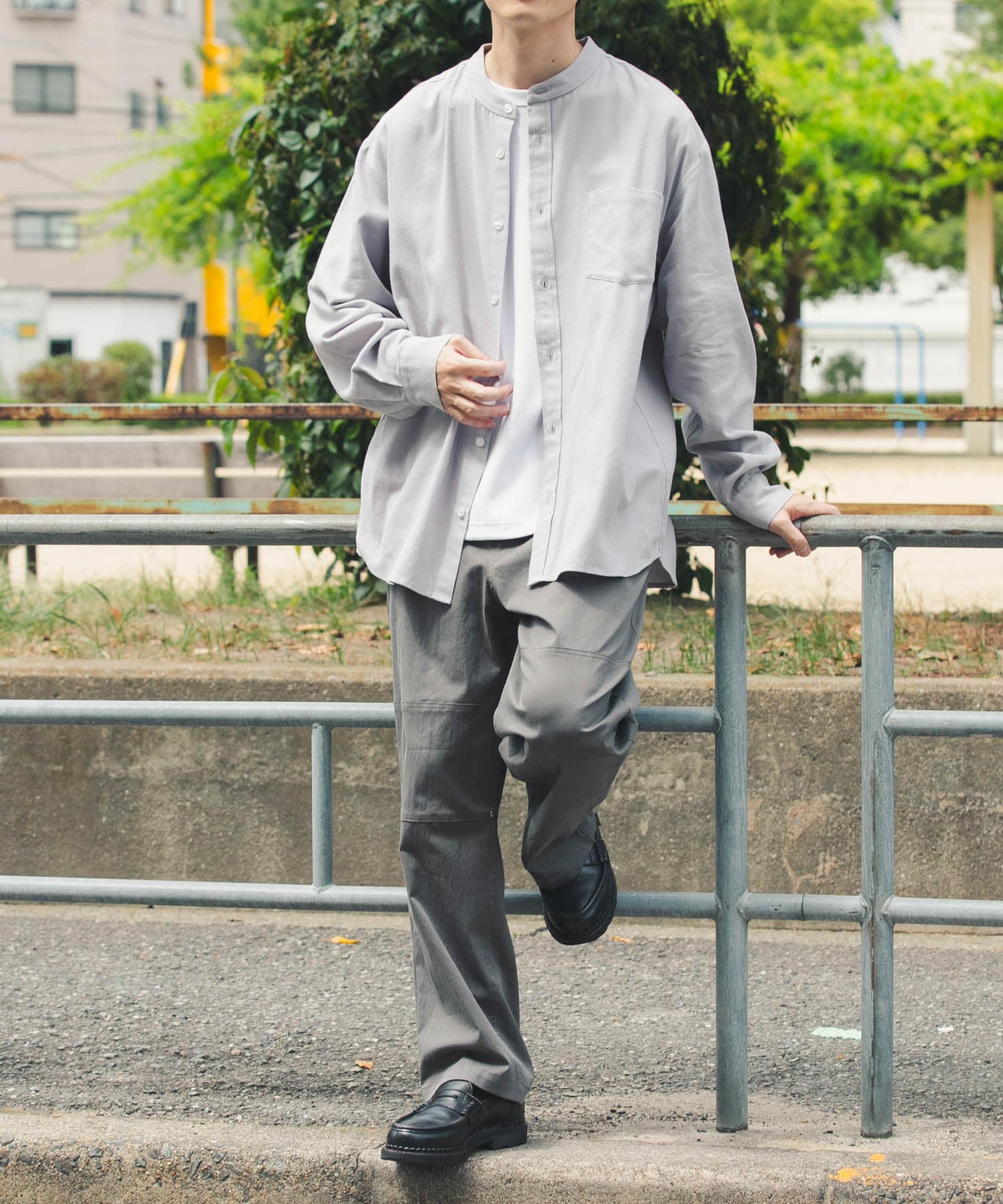 GRAY