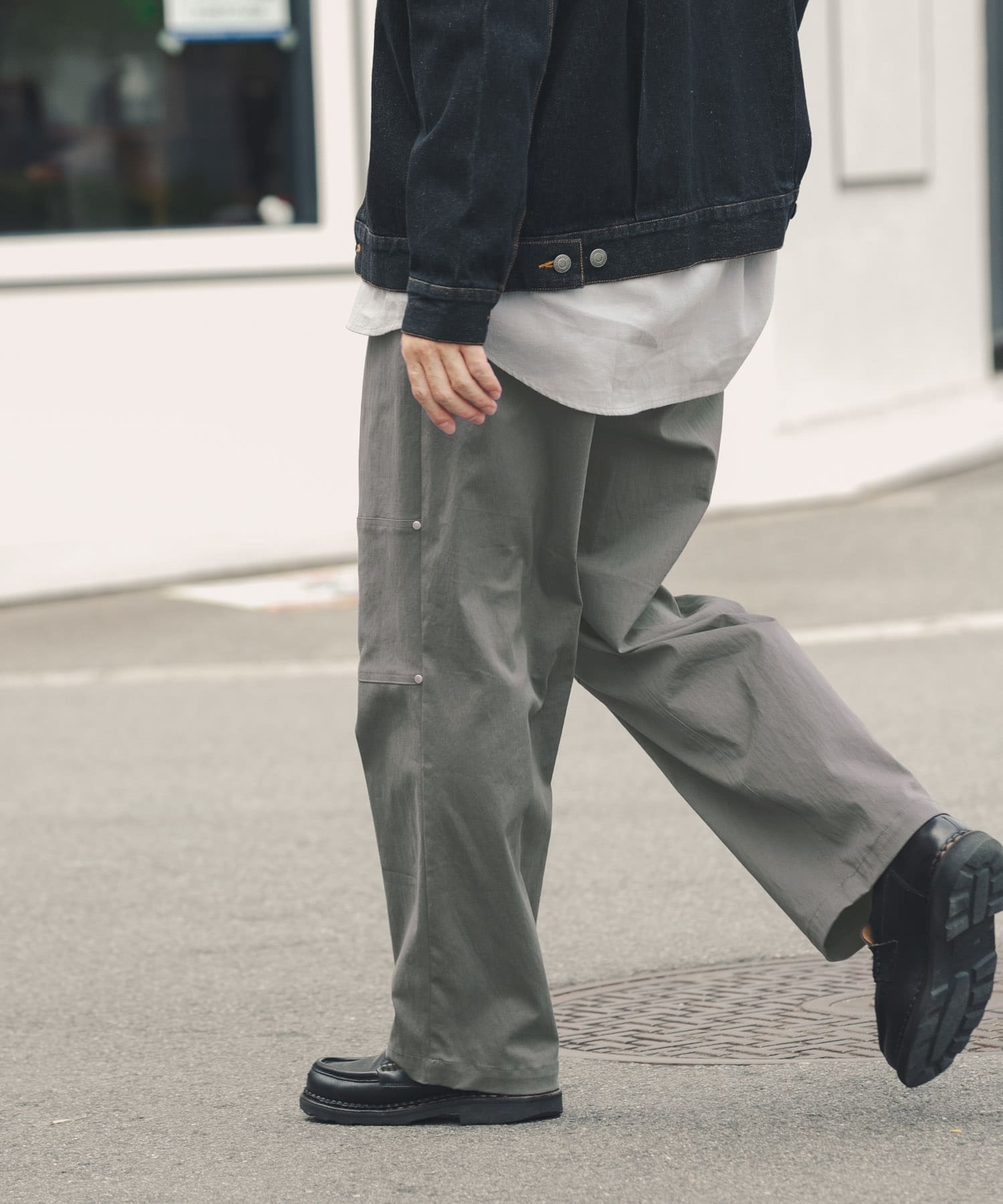 GRAY