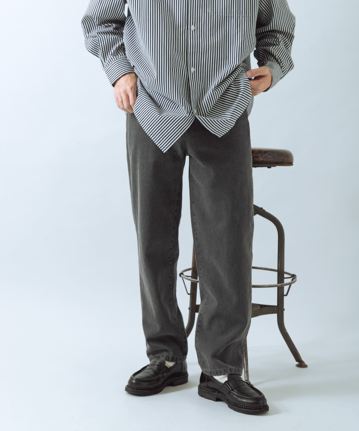 GRAY
