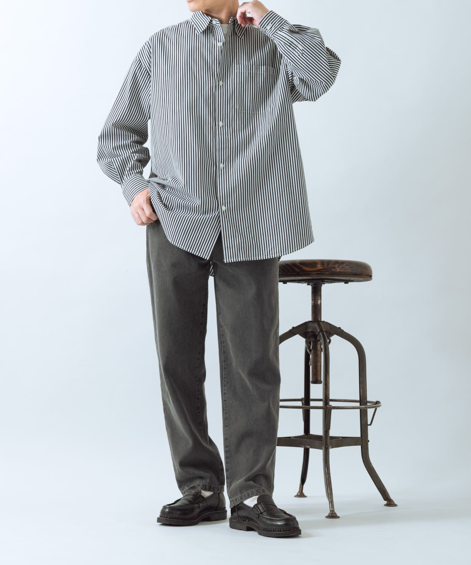 GRAY