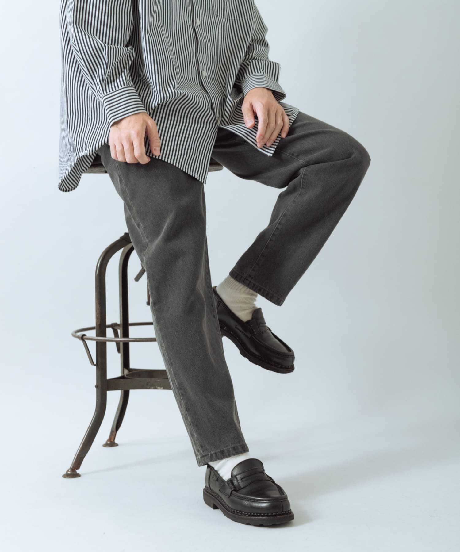 GRAY